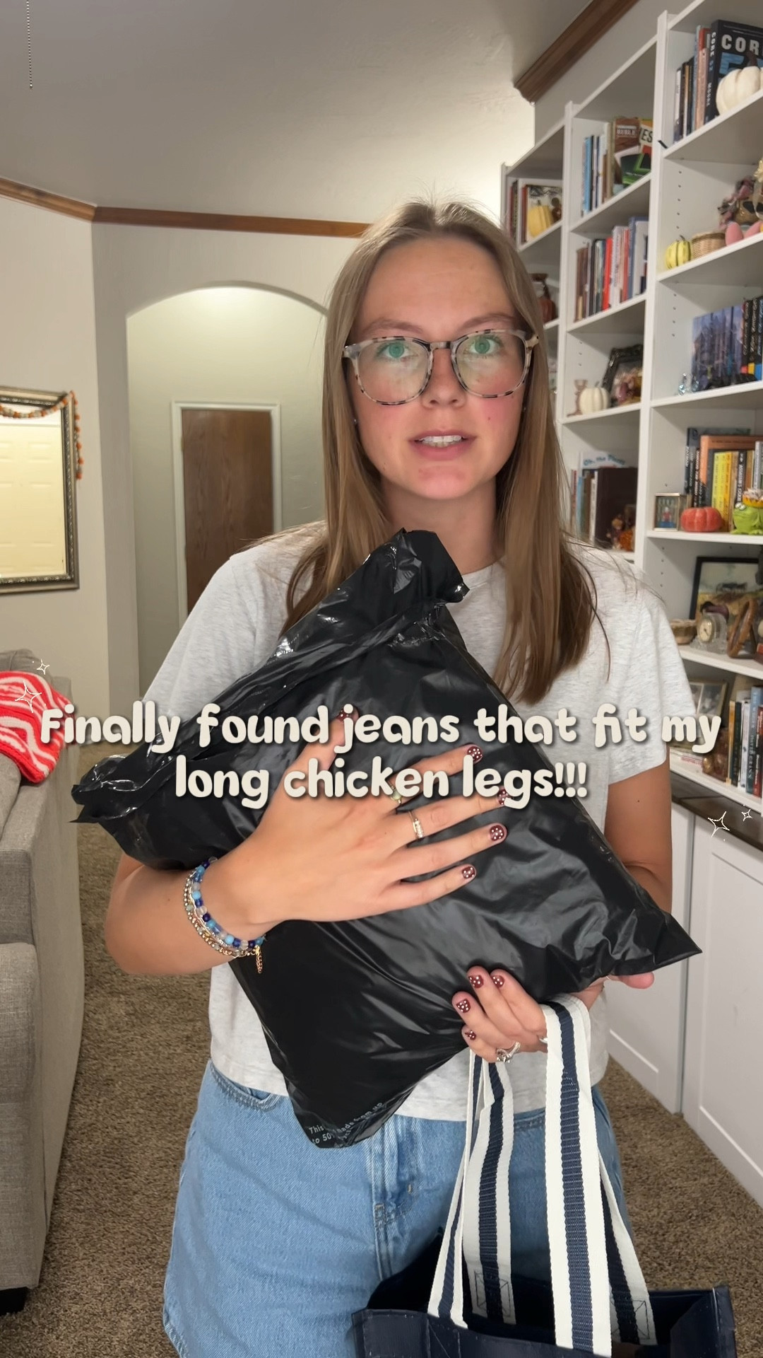 Dare I say I’ve found the perfect jeans for us gals with long chicken legs??🫣

#ltkcreator #americaneagle #aefashion #fallpants #newjeans #loosejeans 

#LTKWorkwear #LTKTall #LTKSeasonal