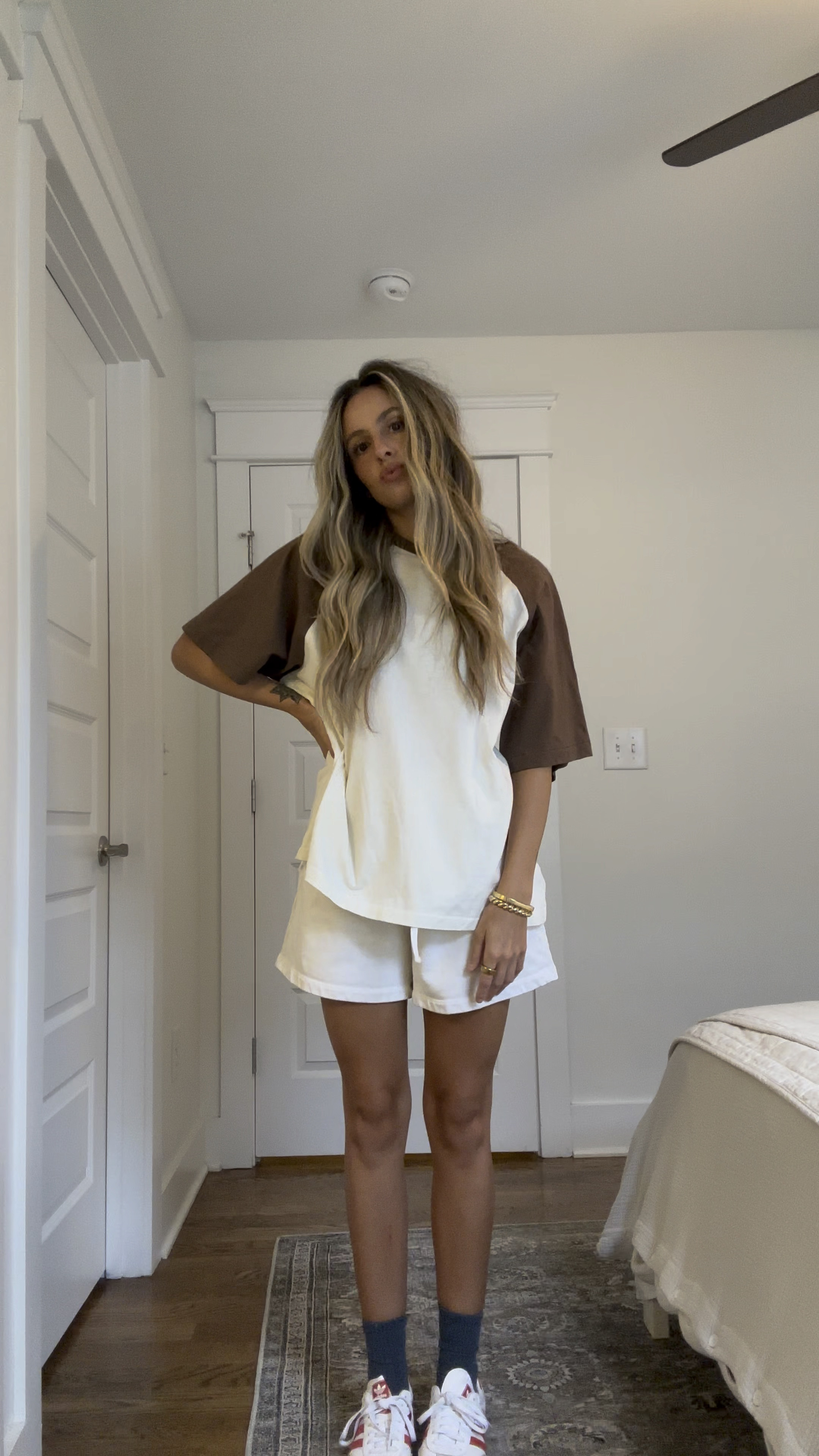 OOTD 🤎🤍🤎
Shorts are daily drills. 