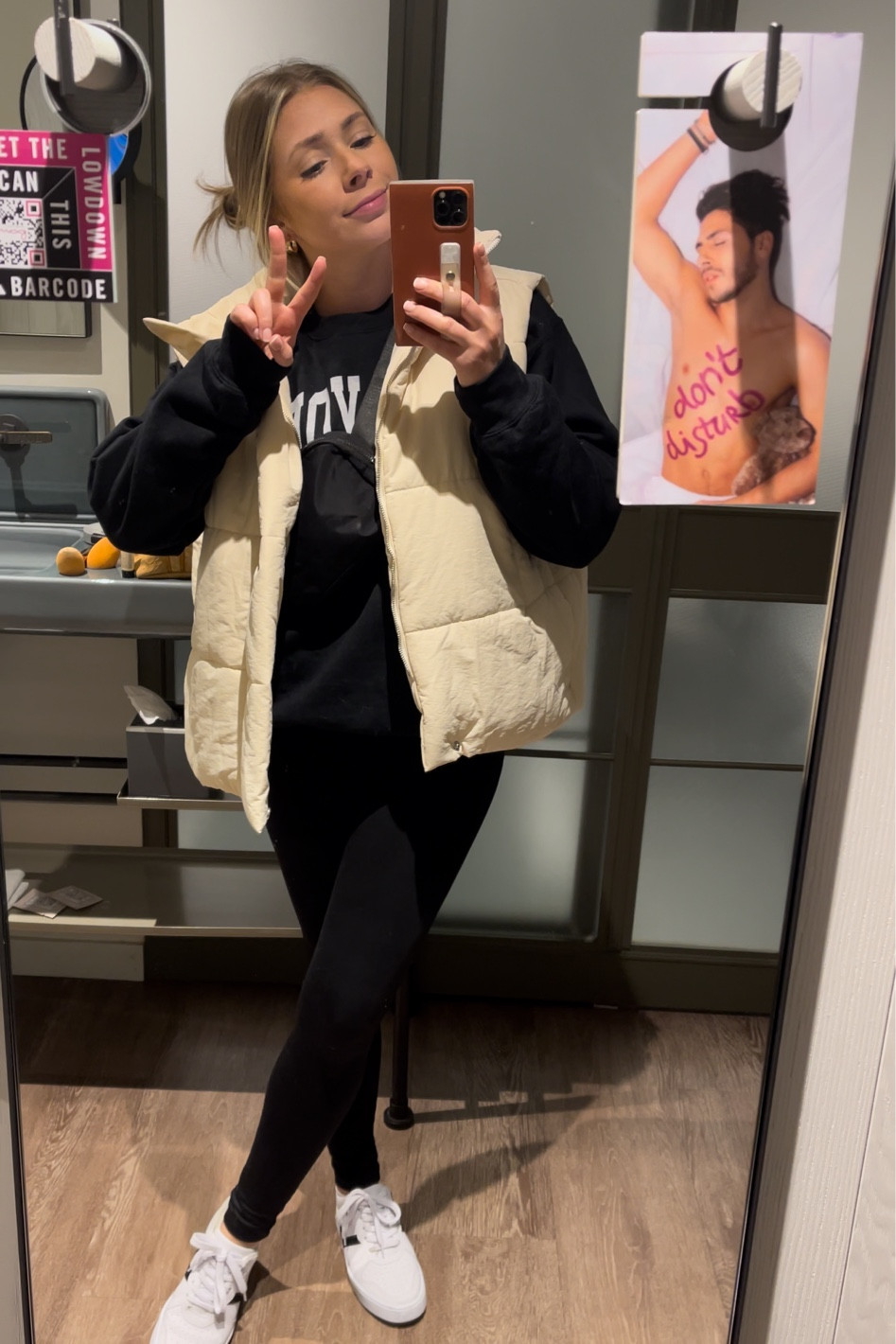 Yankees opening day, 45 degrees 🥶 Udine over-sized vest in beige from Sartorial Collection, black belt bag from SC, and York Sneakers also from Sartorial Collection. #ltkbaseball 