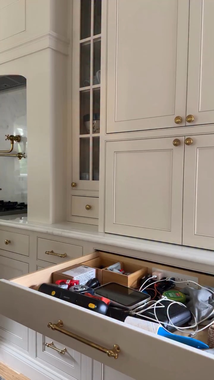 There’s something about an organized drawer in the heart of the home that makes everyday life feel just a little calmer. We reworked ours to keep the essentials within easy reach, while finally making room for our hidden charging station that keeps the counters feeling clean and collected.

These drawer organizers from @neatmethod are as functional as they are beautiful, with endless sizing options to truly customize your space, plus grips underneath so everything actually stays put.

Best part? Their entire site is currently 15% off. Comment SHOP and I’ll send you all the links! Thank you to the Neat Method team for these pieces!

#drawerorganizer #traditionalhome #kitchenorganization #homeorganizing #drawerorganization