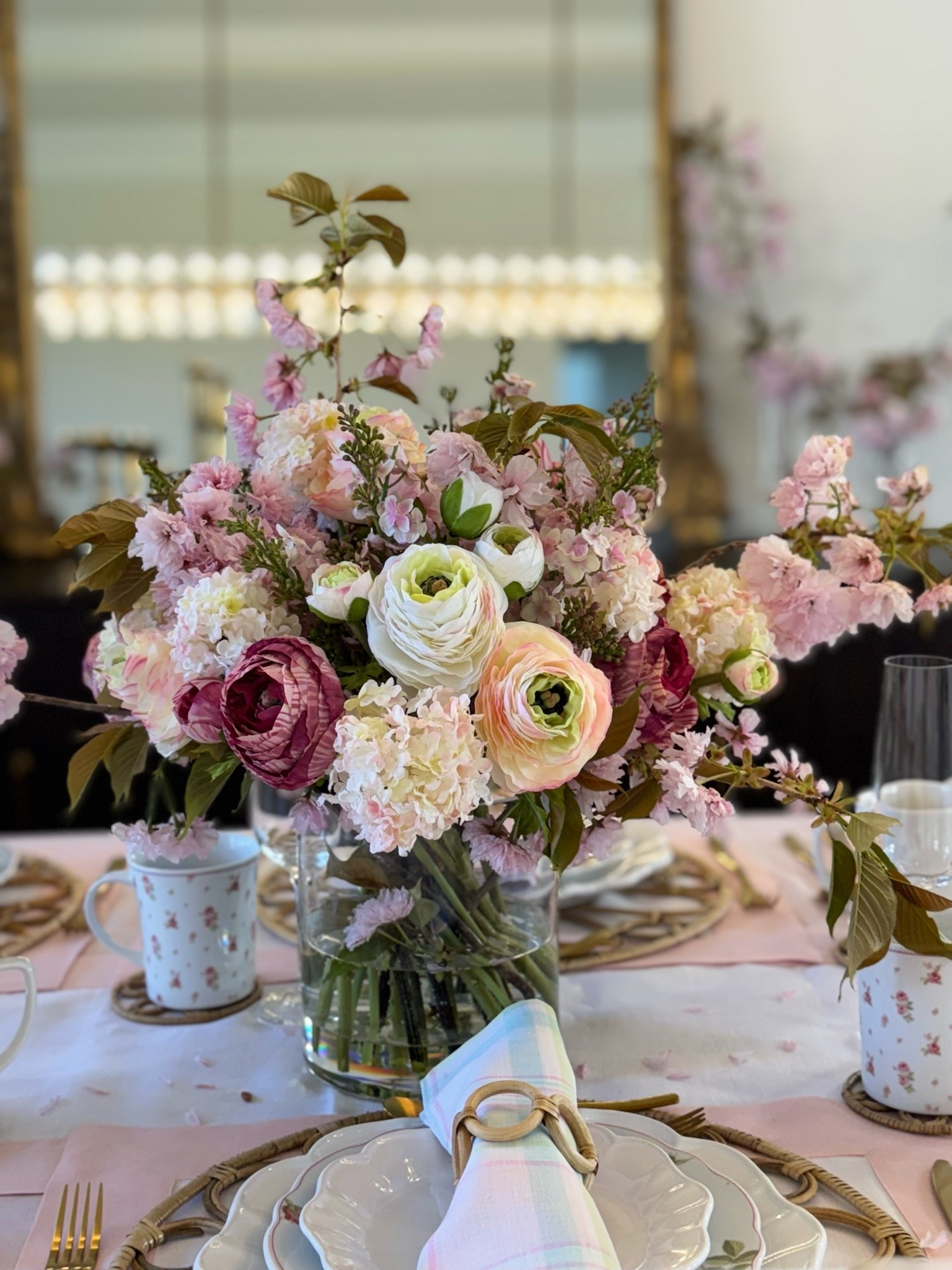 Floral arrangements | Florals in a vase | faux Florals

#LTKHome