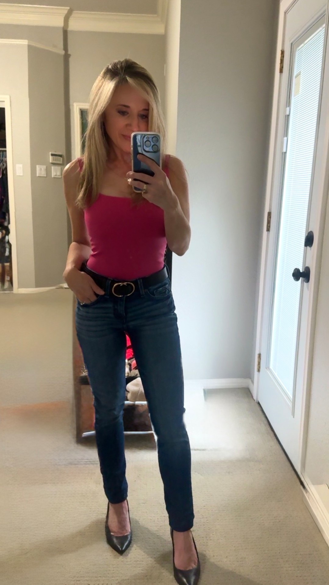 Wanted to pair with a white or tan belt but was in a rush so black it is. Say what you want about skinny jeans but after leg day, mom jeans aren’t going to show my progress✌🏼

For reference:
4’10”
98lbs
23in waist

#LTKStyleTip #LTKSeasonal #LTKPetite