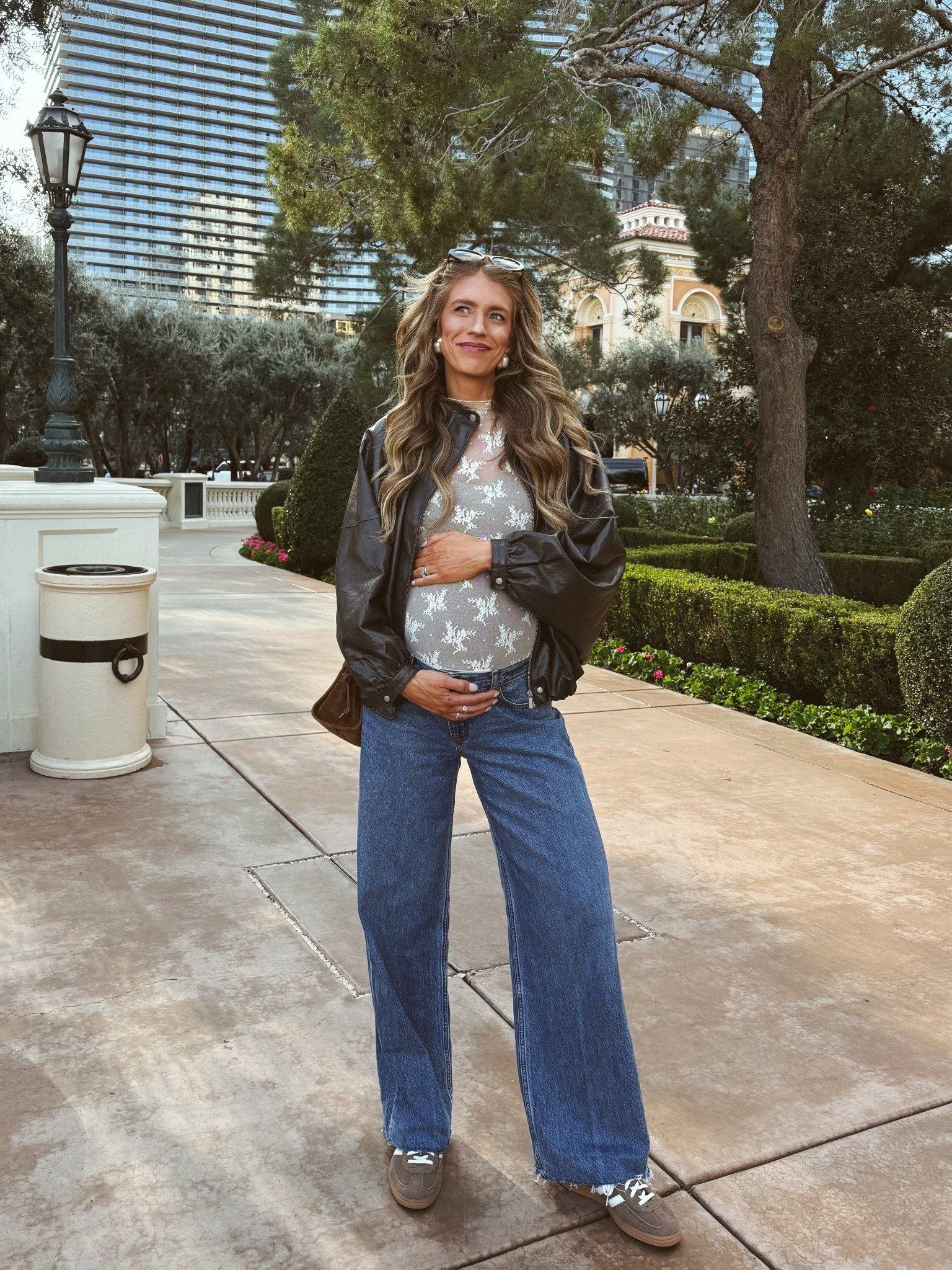 Las Vegas shopping outift that is bump friendly. 
Jean run slightly bigger but sized up to 28 tall for pregnancy 
Small in top and jacket

#LTKTall #LTKBump #LTKTravel