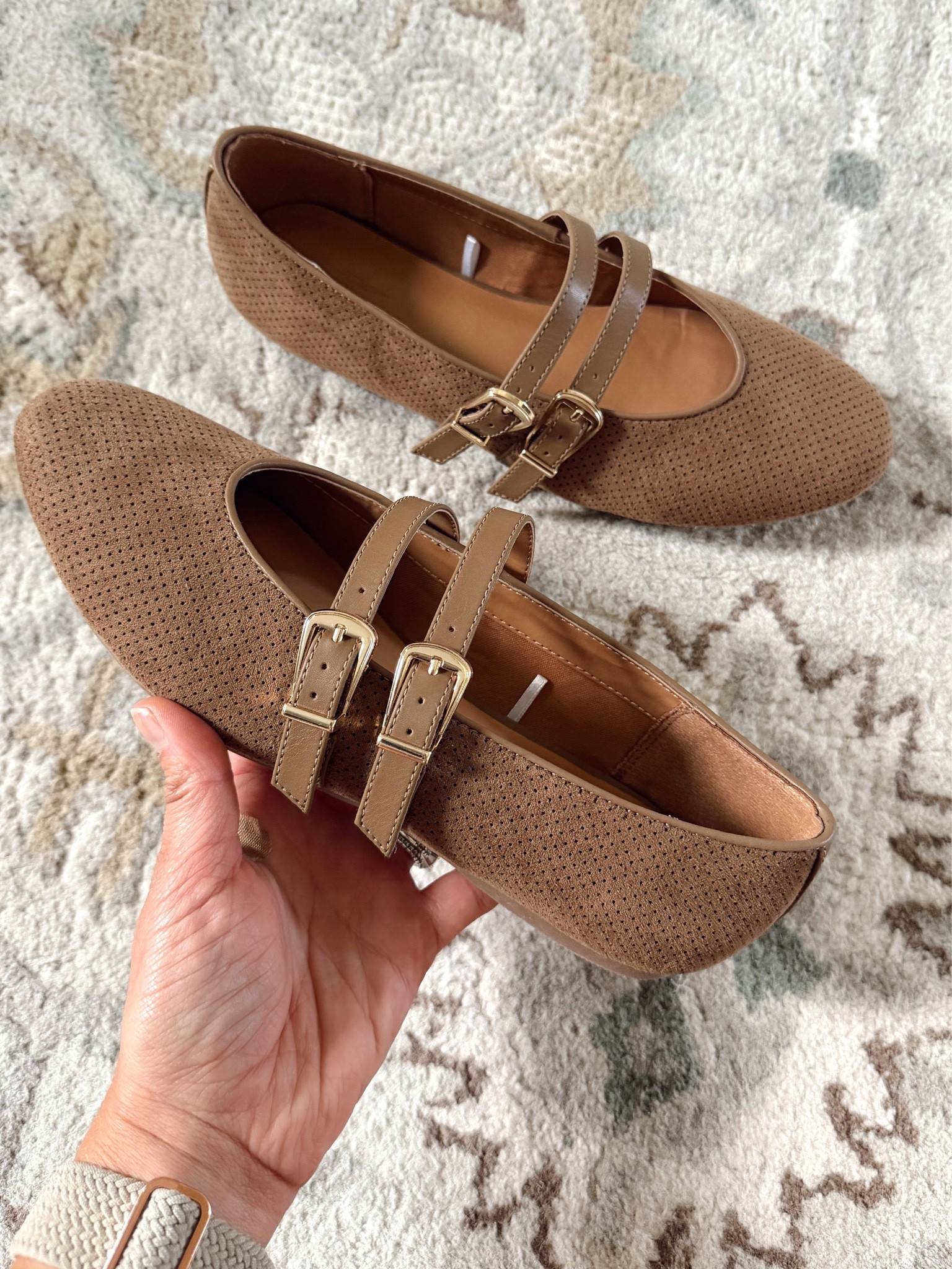 They’re back! Last years viral flats are back in stock and they come in chocolate brown now! Runs true to size.

#LTKOver40 #LTKSeasonal #LTKootd