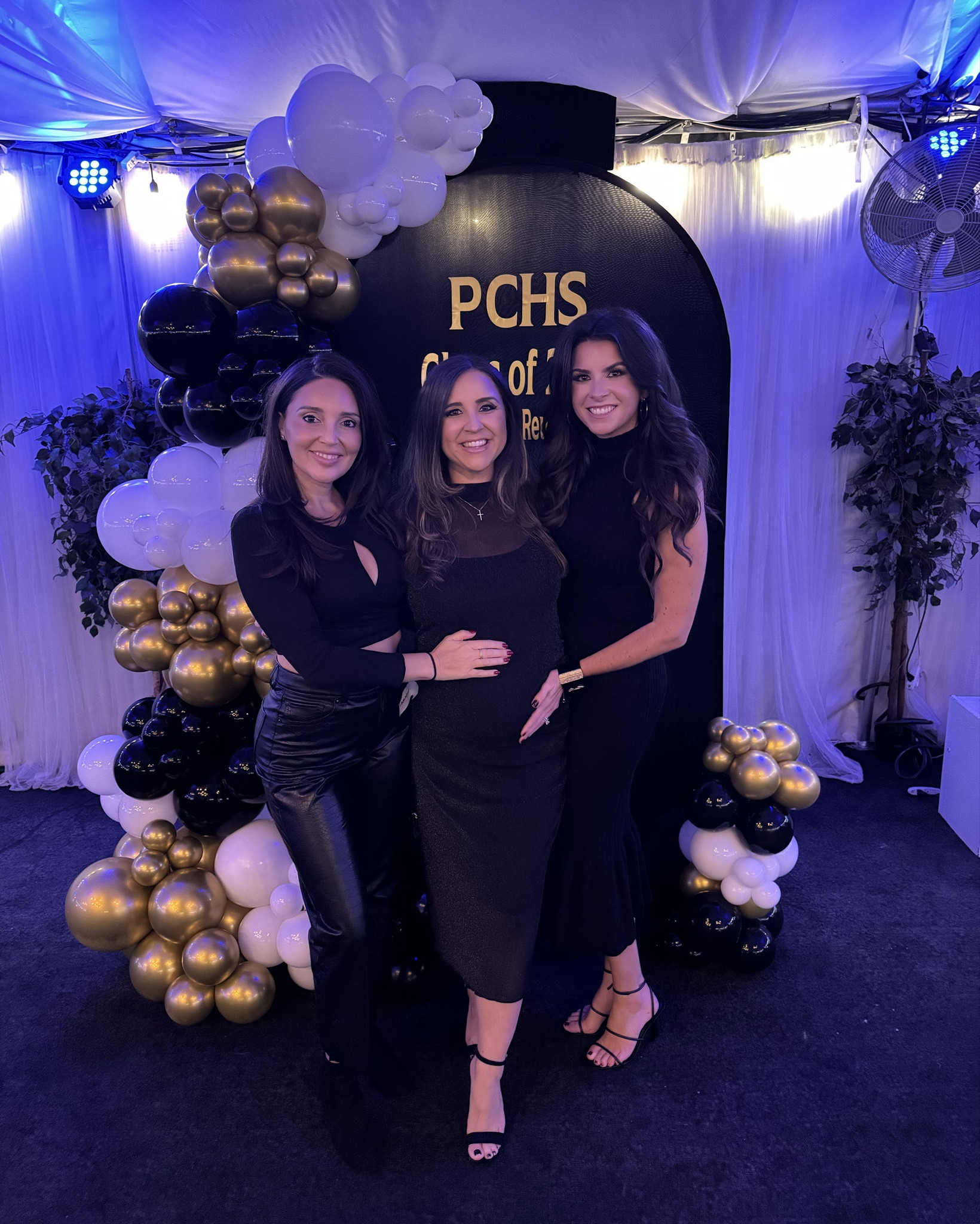 Girls’ night, but make it black-out edition.🖤
Whether you’re bumpin’, keeping it classic, or rocking leather and confidence—there’s a look for every kind of night out.
✨ Shop the looks → 

#GirlsNightOut #AllBlackEverything #OOTN #MaternityStyle #LeatherPantsLook


#LTKSaleAlert #LTKBump #LTKStyleTip