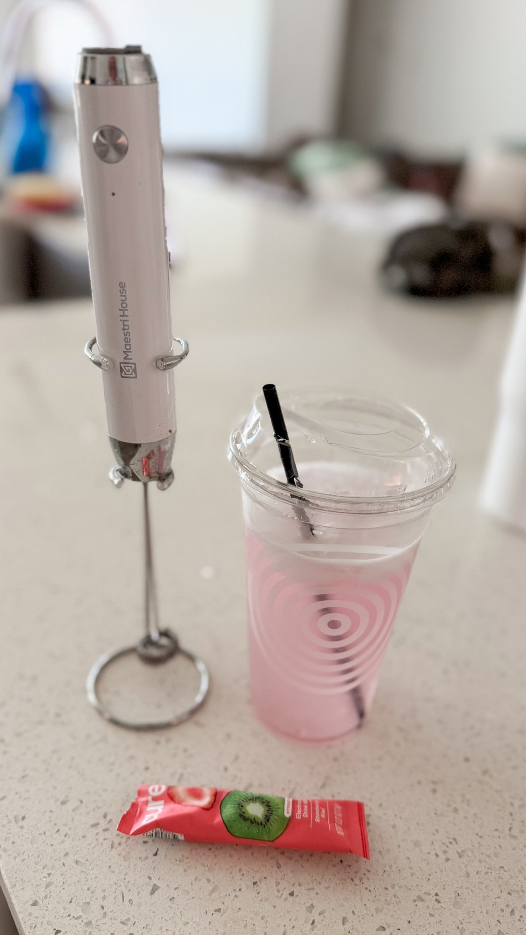 Little things making my day easier 💗

This frother is a game changer—perfect as a quick mixer for drinks or for that at-home coffee foam moment ☕️✨