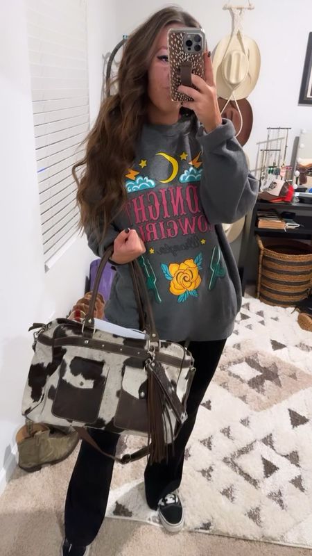 Travel outfit and duffle bag 

#LTKtravel #LTKSeasonal #LTKGiftGuide