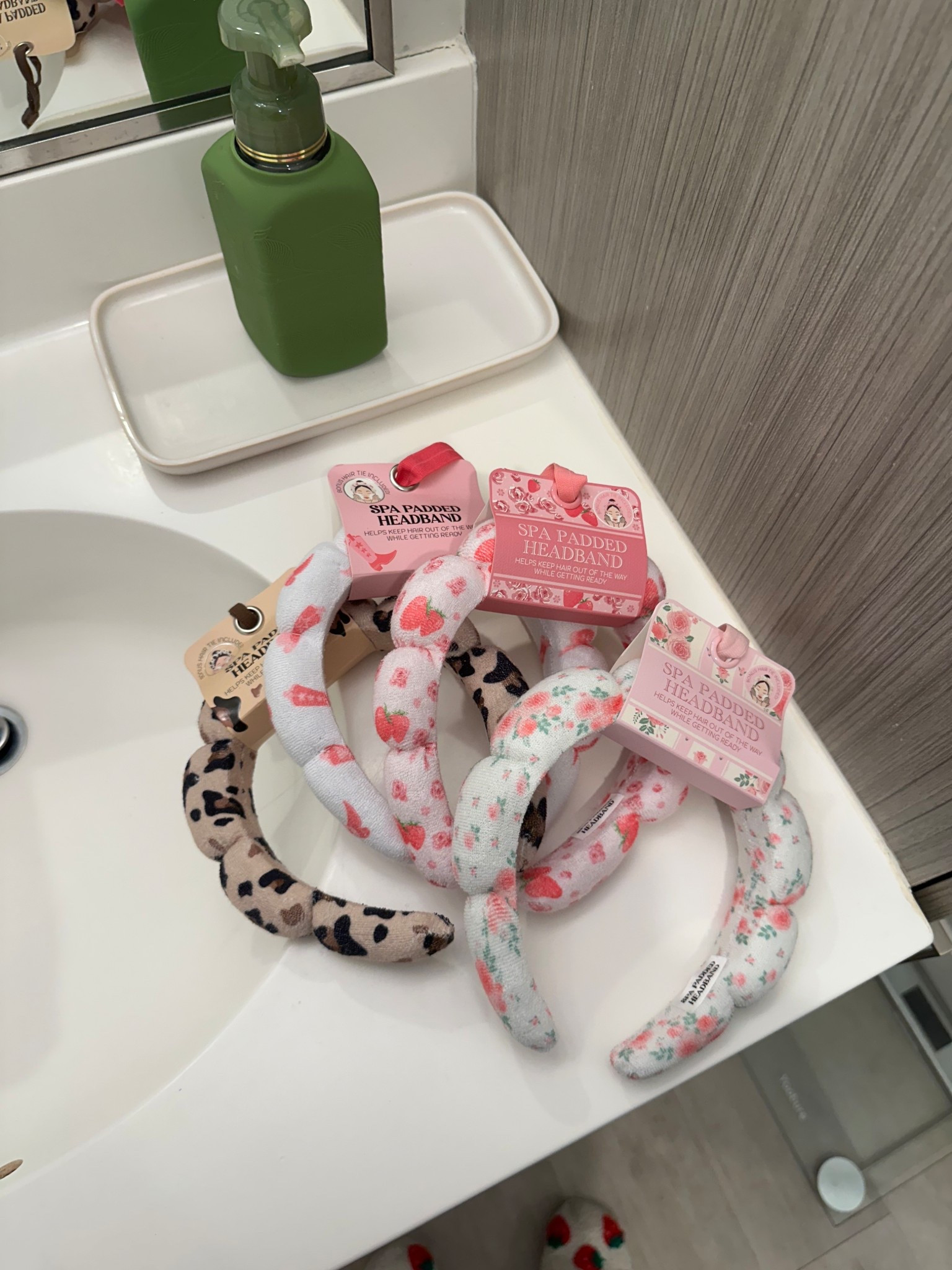 the best headbands to wear while doing skincare 🙌🏻🧼🫧🧴💖

#LTKBeauty #LTKValentine #LTKselfcare