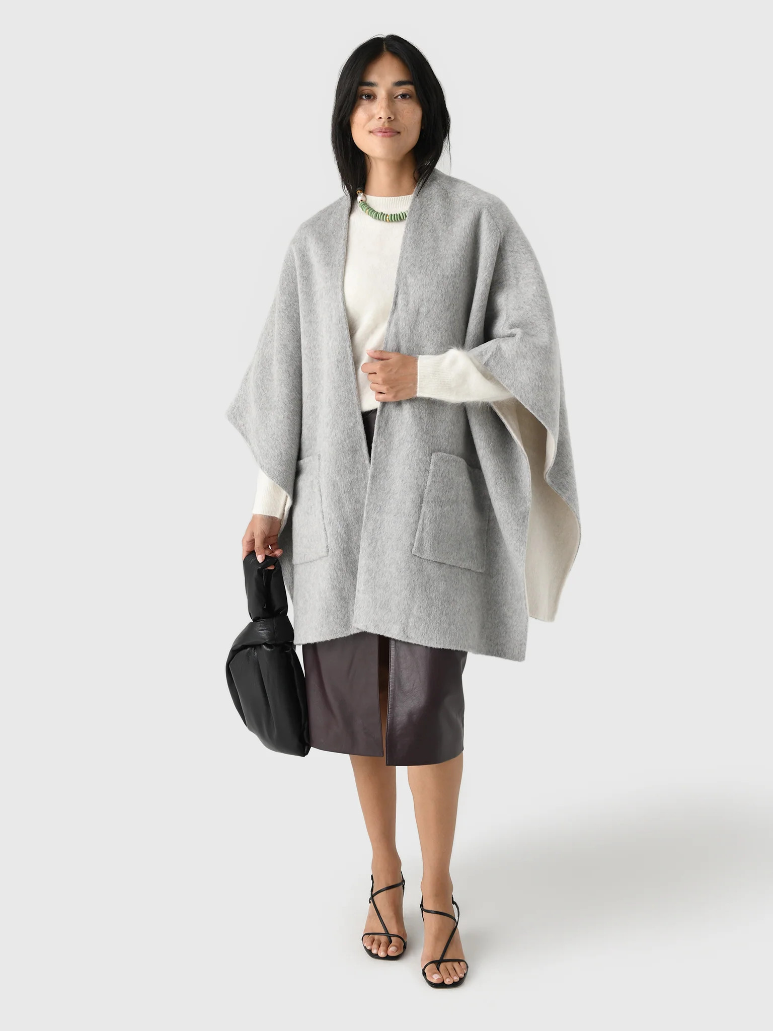MVG
                      
                     Women's Reversible Cashmere Silk Cape | Saint Bernard