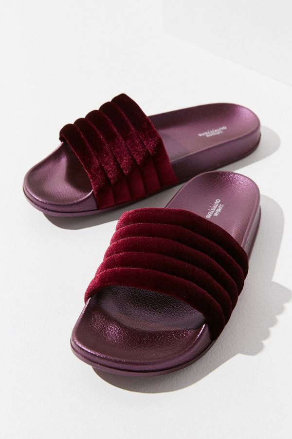 UO Quilted Velvet Pool Slide | Urban Outfitters US