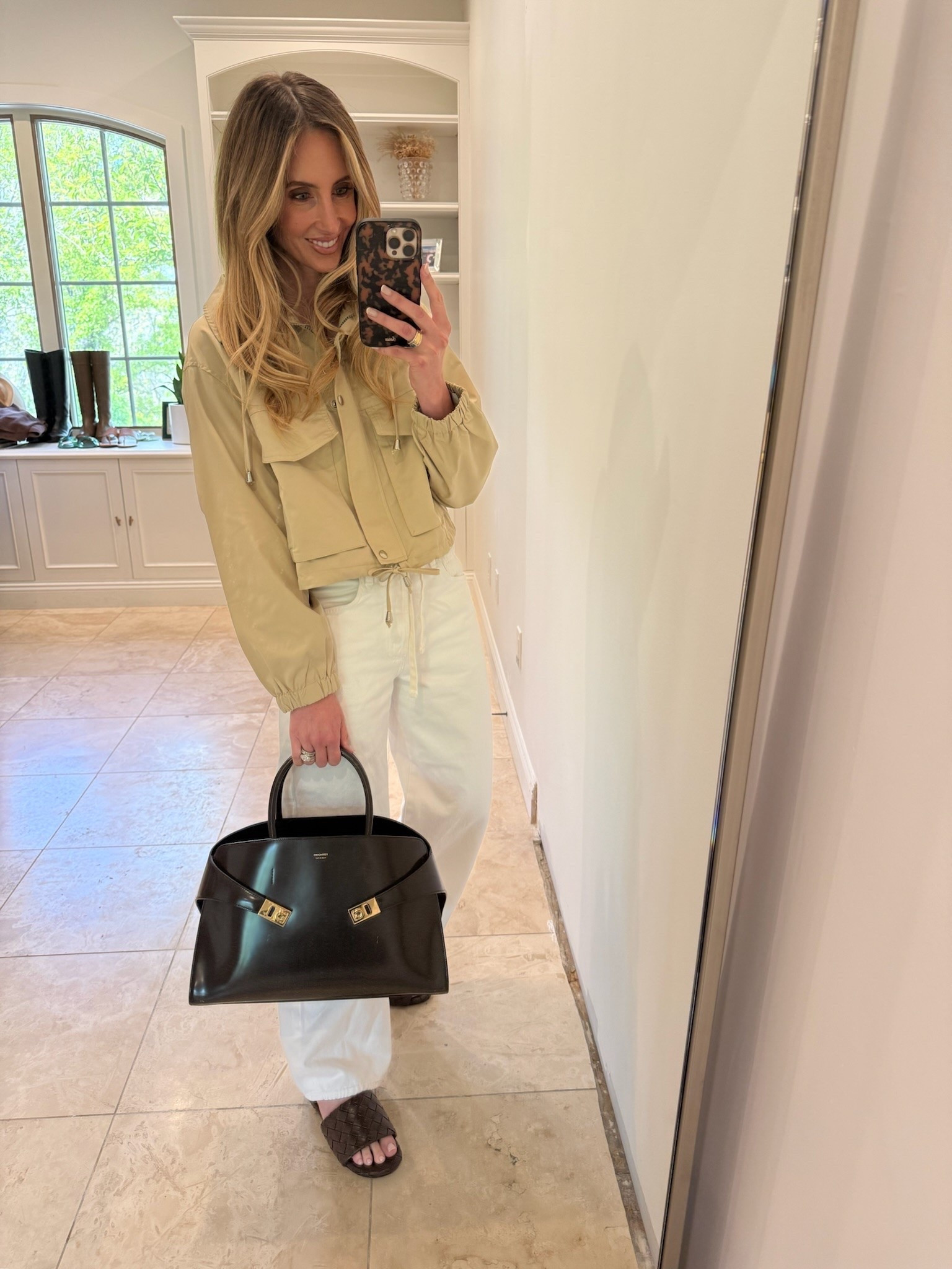 These pants and this bag I’m obsessed. 




Lodge pants, white pants, hug tote

#LTKdayinmylife #LTKootd #LTKmomlife