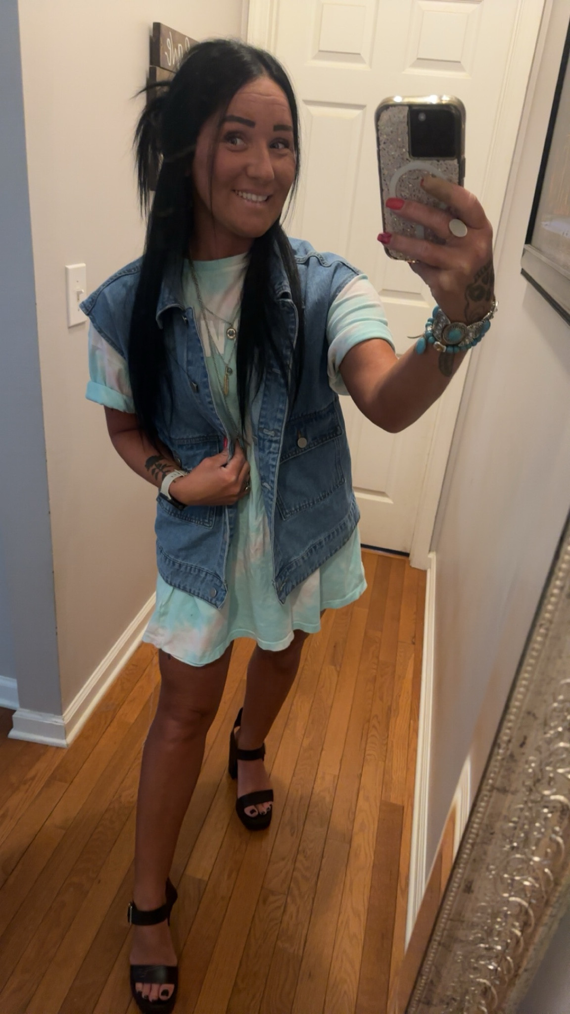 Oversized graphic T + oversized denim vest = PERFECTION 😻😻 

#LTKBeauty #LTKFindsUnder50 #LTKStyleTip
