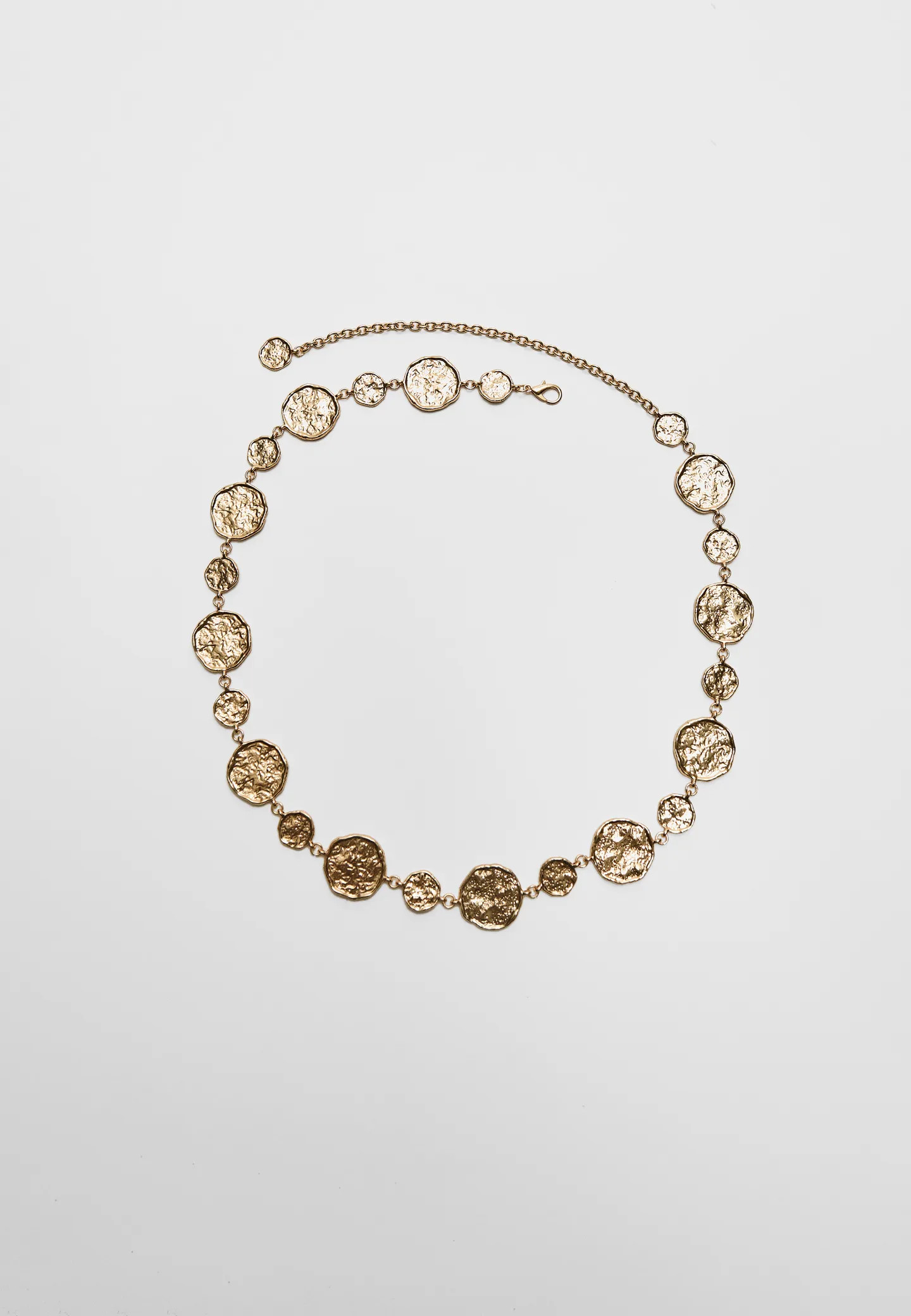 Metallg\u00fcrtel mit runden Pl\u00e4ttchen - Mode f\u00fcr Damen | Stradivarius Deutschland | Stradivarius DE
