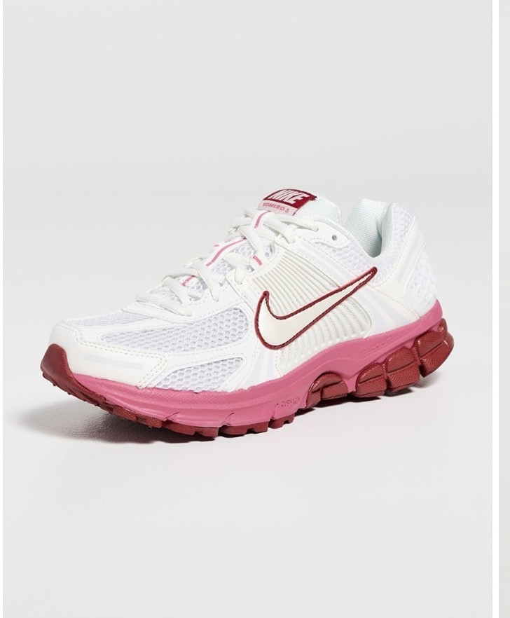 Obsessed with this new pair of @nike sneakers! Loving the pink 💖

@nike @shopbop

#LTKSeasonal #LTKActive #LTKfitnessgoals