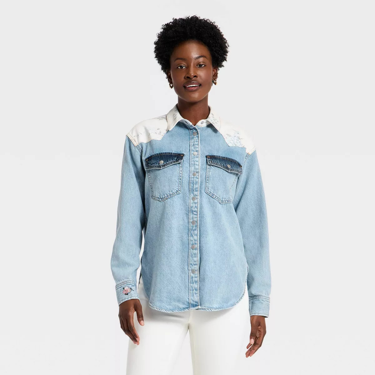 Women's Relaxed Western Craft Button-Down Denim Shirt - Universal Thread™ Light Wash XL | Target