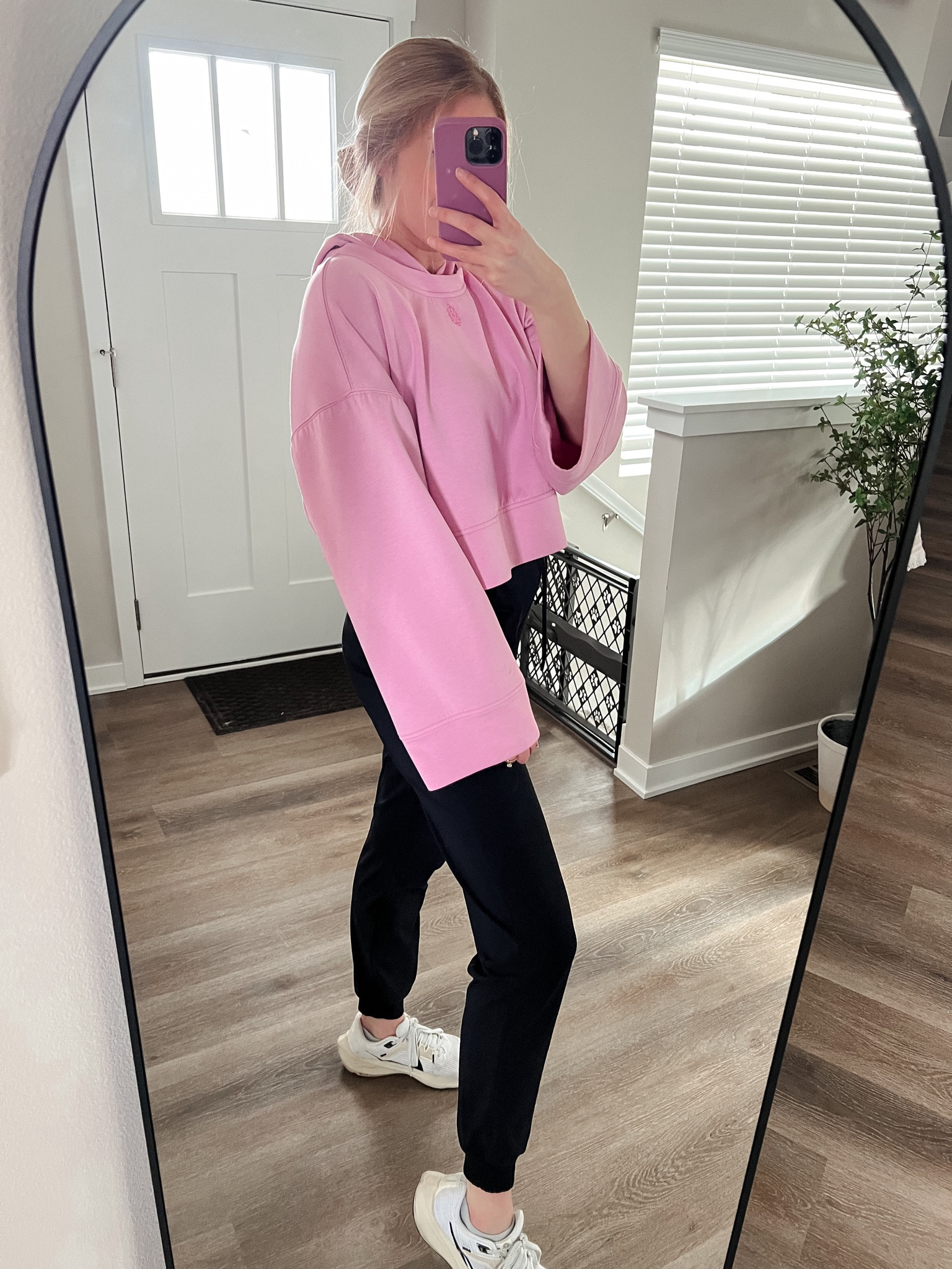 FP Movement hoodie


Fitness outfit, casual outfit, casual style, pink hoodie, comfy outfit, Lululemon joggers

#LTKfitness