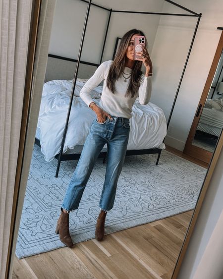 my absolute favorite crop jeans by agolde! 🩵 relaxed for, size down if between sizes! wearing size 24 


#jeans #denim #favejeans #cropjeans #agolde #winteroutfit 

#LTKstyletip