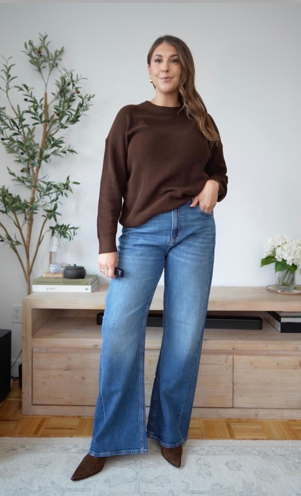 Chocolate brown is the color of fall 🤎 Paired with wide-leg jeans and pointed-toe boots, this cozy sweater creates an effortless look you’ll wear on repeat.

brown sweater outfit, wide leg jeans, casual fall outfit, Quince fashion, midsize style, size 14 outfit

#LTKootd #LTKSeasonal #LTKMidsize