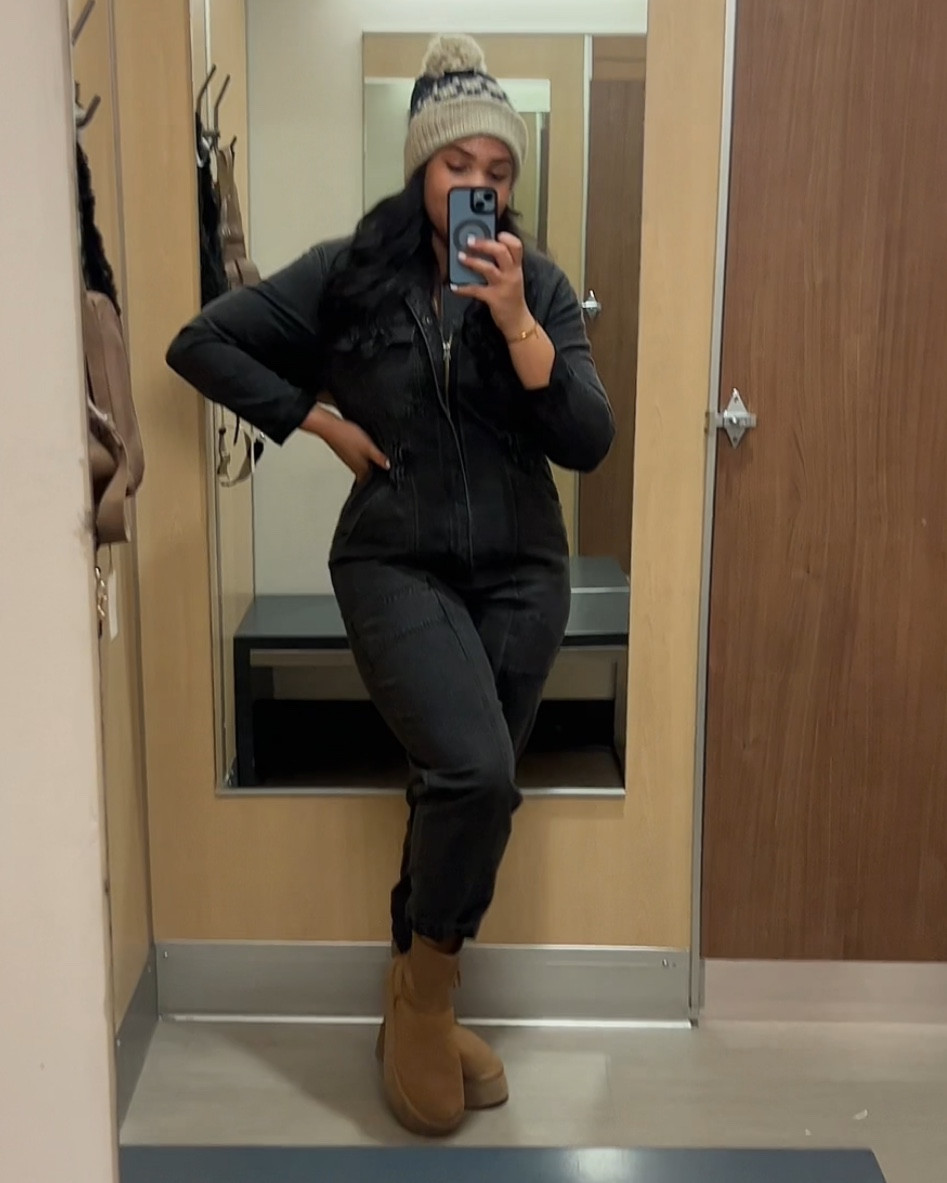 Super flattering, curve loving jumpuit! 

#LTKfindsunder50 #LTKmidsize