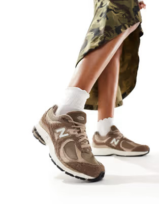 New Balance 2002 elements unisex sneakers in brown - Exclusive to ASOS | ASOS (Global)