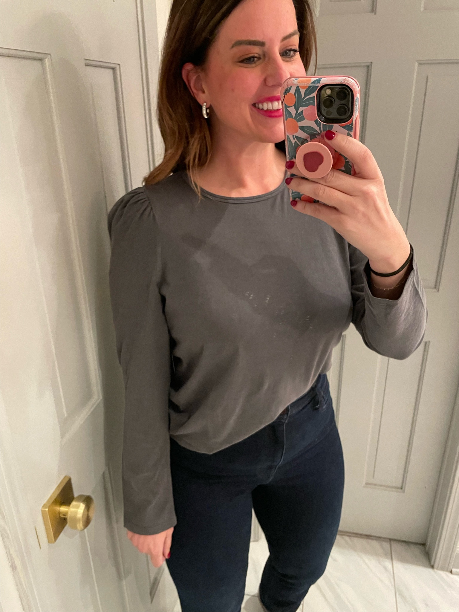 The puff sleeve tee everyone needs 

Perfect for HOC Winter girlies 