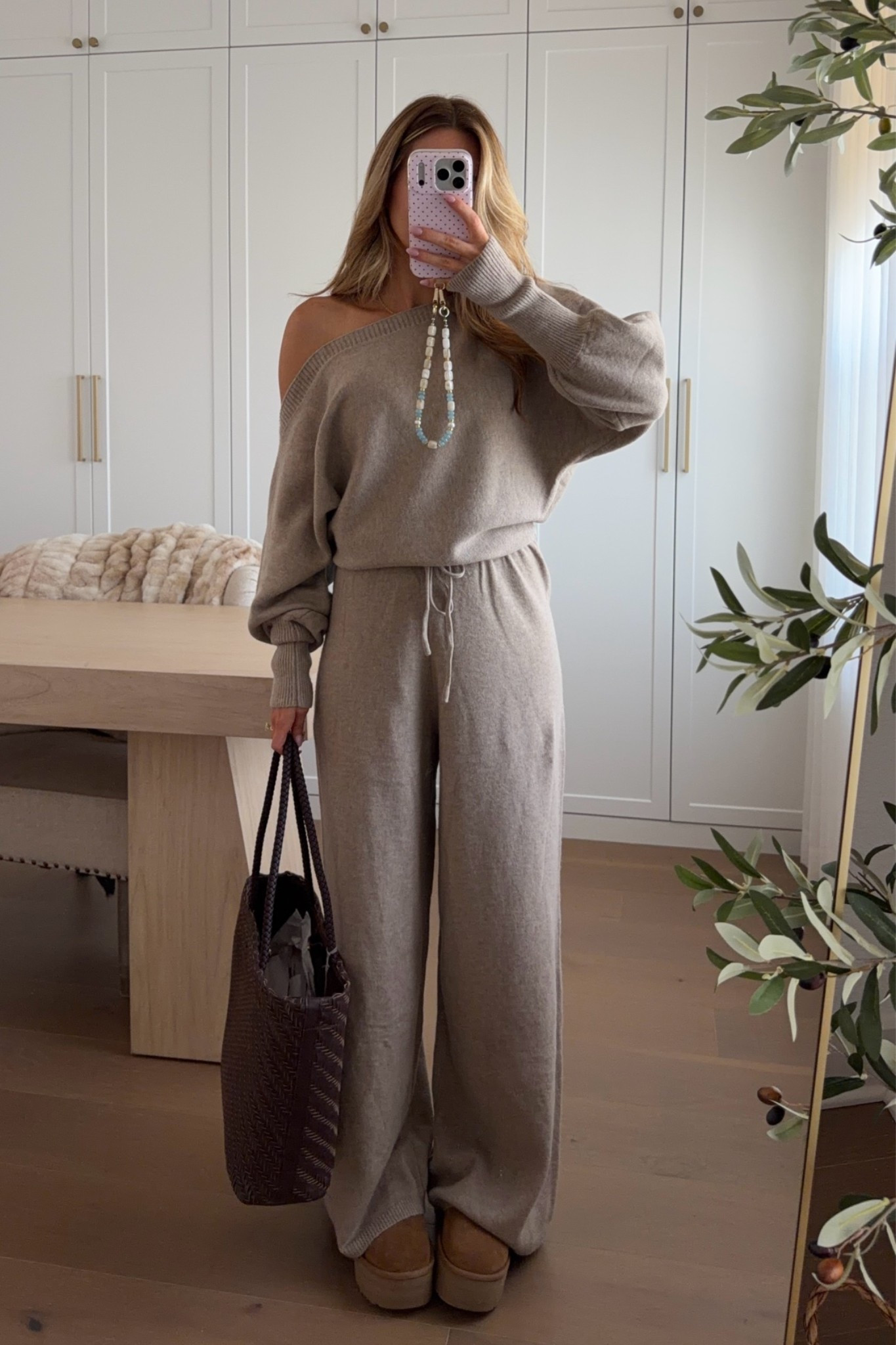 wearing a small! 
this set is super cozy and stretchy! plus you can get 15% off orders over $70 with the code MICHELE15