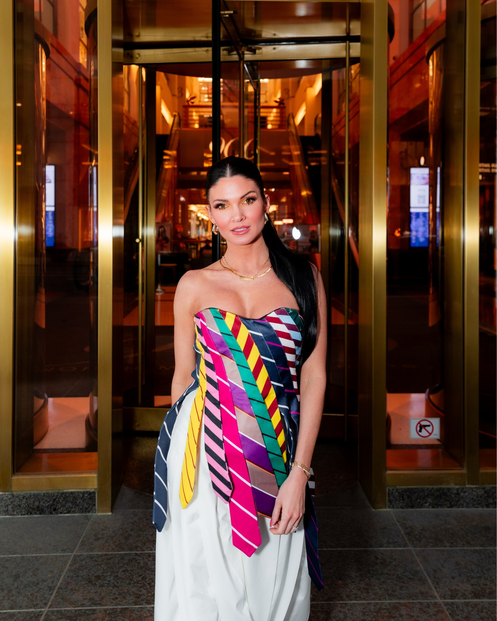 Tie corset top with white linen pants and clip in power pony and gold accessories from Kendra Scott  