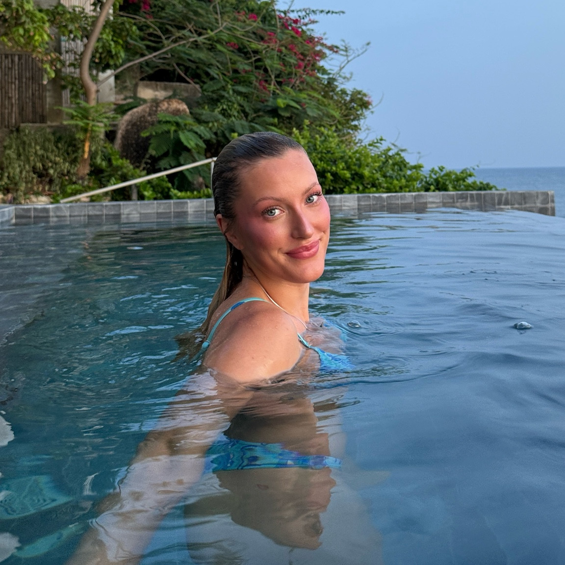 my skin was so clear in Thailand, I only brought a few skincare products since I wanted to pack light but I swear by all of them. Current skincare routine! at night I switch out the vitamin c for prescribed tretinoin but use the same toner & moisturizer