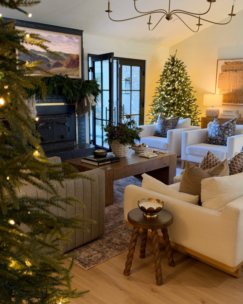 Christmas is slowly coming together around here and I’m LOVING how cozy everything feels!