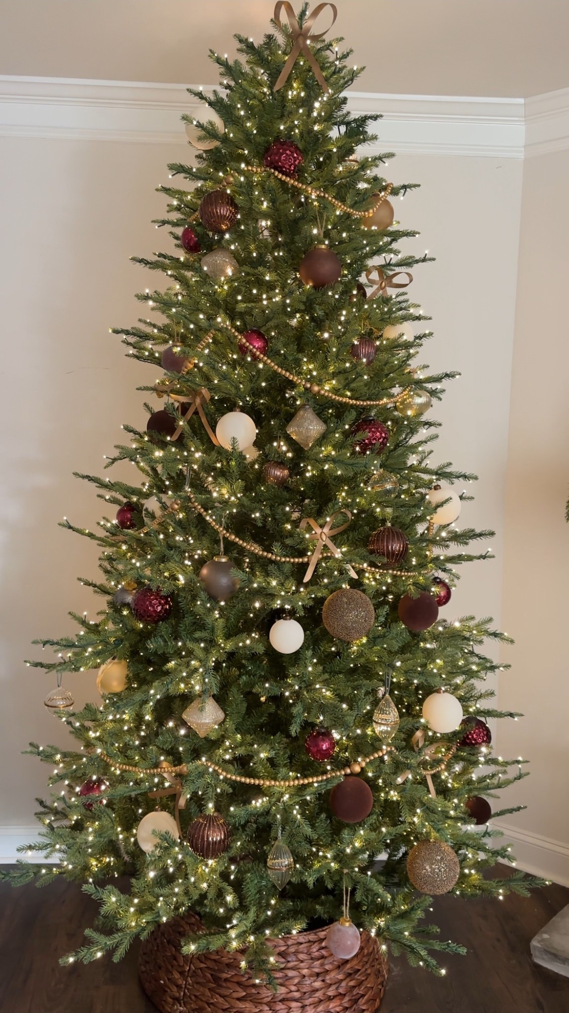 Vintage inspired Christmas tree 
Velvet ornaments from hobby lobby 

#LTKSeasonal #LTKHome #LTKHoliday