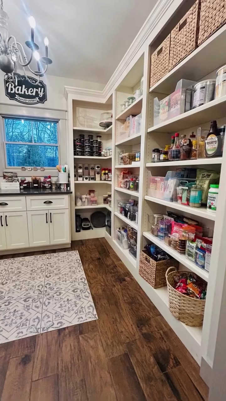 Virtual Organizing // Pantry Edition. I guided this client through all things organizing for her to achieve this goal all over FaceTime. With my virtual organizing, we chat about your spaces + put a game plan together. Then you receive a custom inspo board from me with direct links on what product to order. After the product gets to your door, we FaceTime again to put our plan to action!!! 👊🏻👊🏻 Let’s do this!!! #virtual #virtualorganizing #professionalorganizer #virtualservices #igdaily #businessowner #pantryorganization #igdaily #happyclient #testimonial