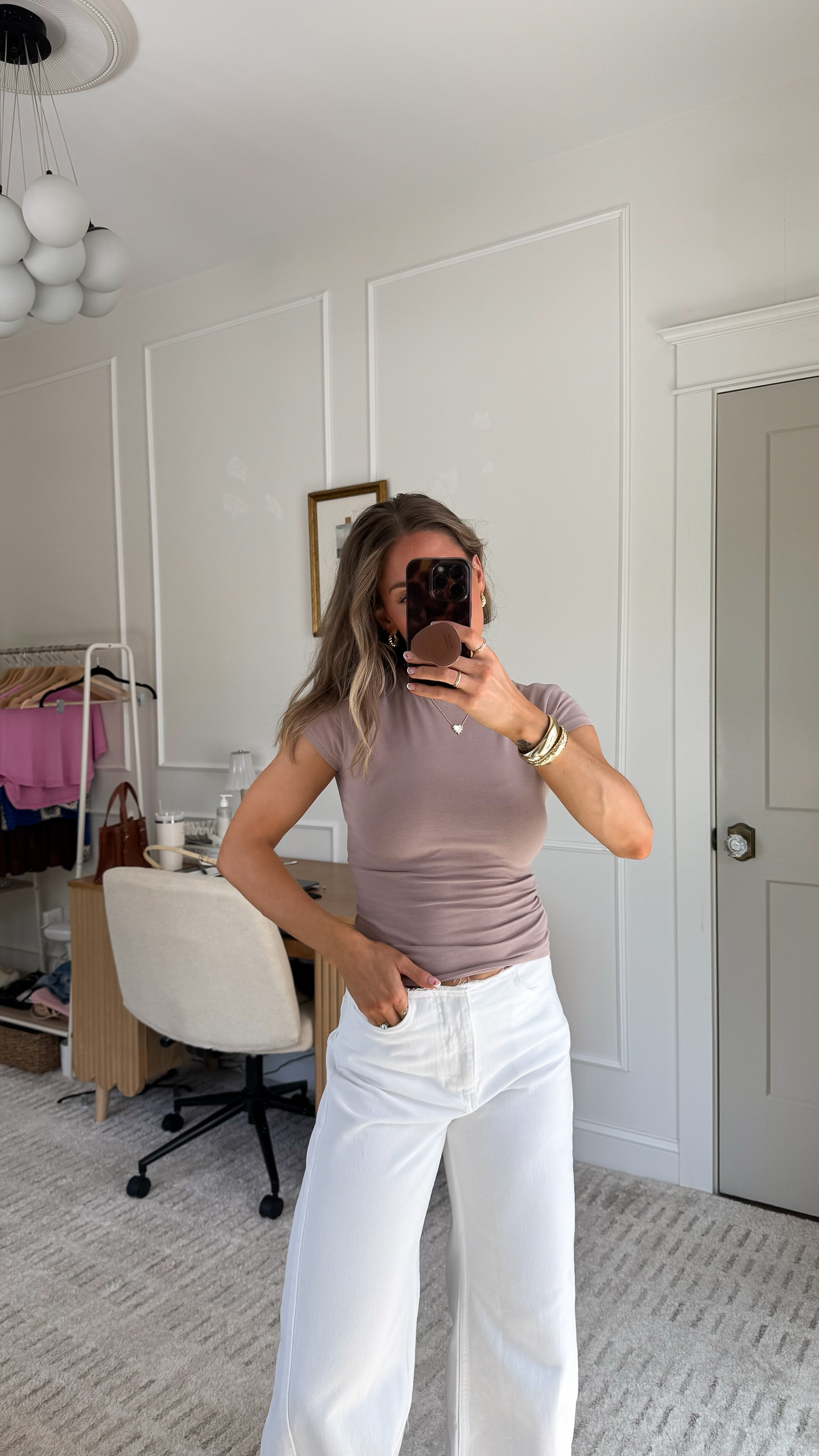 Closet staple tee! Grabbed this one from Zara! wearing in a small. 

Summer Outfit
Casual Summer Fit
Zara
Zara Looks
Zara Creators
Zara Influencers 

 

#LTKSummerEdit #LTKFindsUnder50 #LTKStyleTip