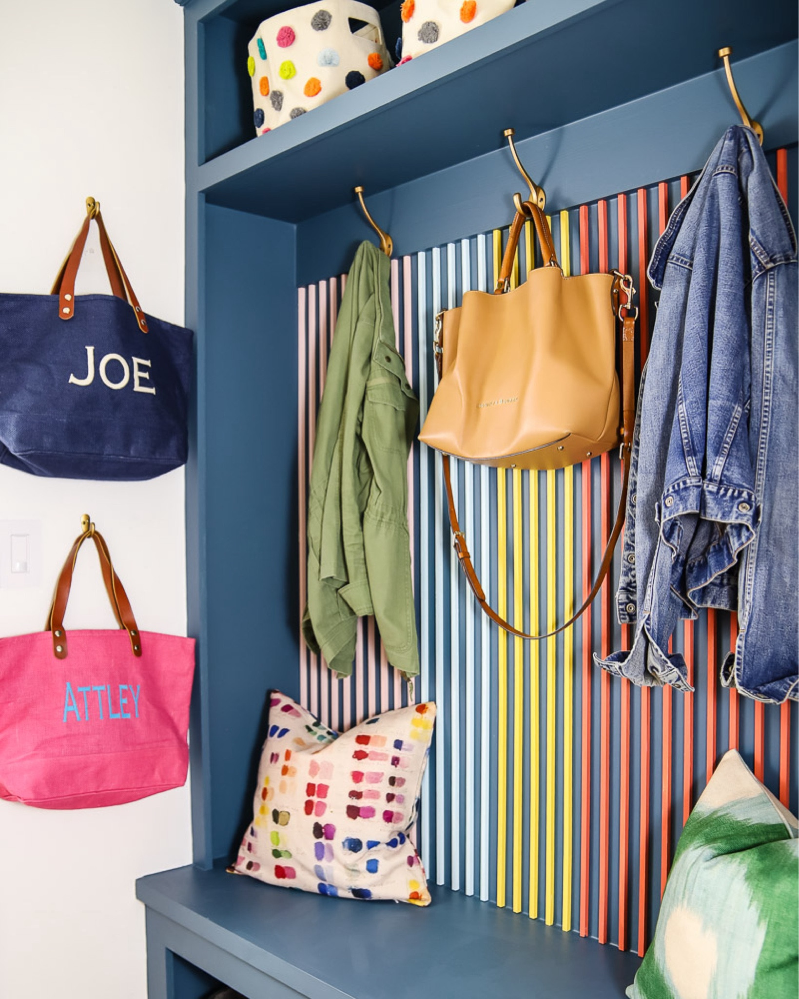 Looking for a personal gift for a great price? These jute totes can be customized with any name for everyone on your Christmas list and they’re on sale RIGHT NOW! Such a great deal! 🙌🏻 

#ballarddesigns #totebag #monogram #giftideas #christmasgifts #bag #sale #salealert 

#LTKsalealert #LTKHoliday #LTKGiftGuide