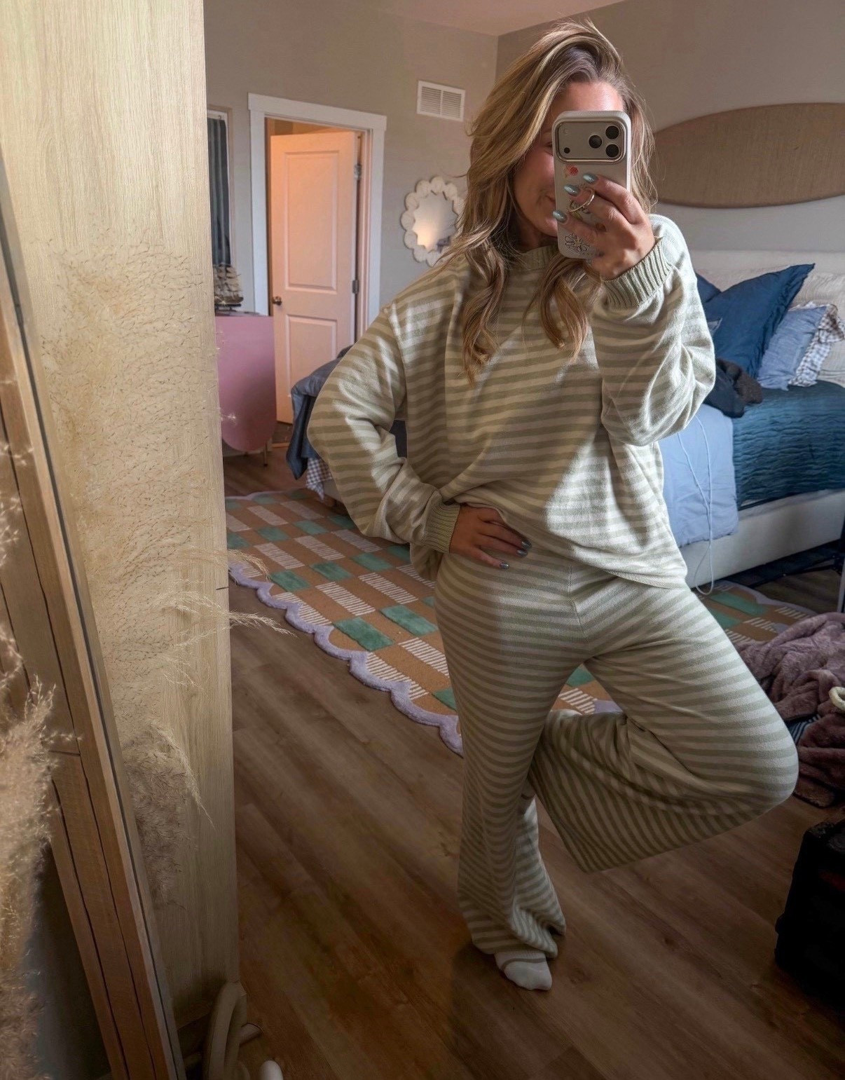 The kind of cozy set you end up living in. Soft, stretchy, and relaxed in the best way — perfect for slow mornings, work from home days, and everything in between 🤍

aerie lounge set, cozy matching set, striped loungewear, comfortable pajamas, soft knit set, everyday lounge wear, neutral loungewear, relaxed fit set, comfy home outfit, winter lounge set