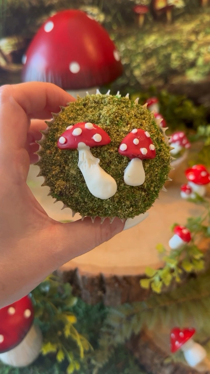 These woodland inspired cupcakes are a fun treat for spring using a two-ingredient edible moss effect! 

#LTKParties #LTKSeasonal