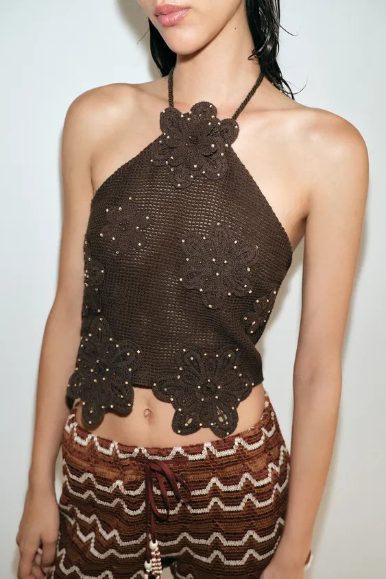Model height: 183 cmHalter neck top with tie fastening. Structured fabric with flower motifs and ... | Zara UK
