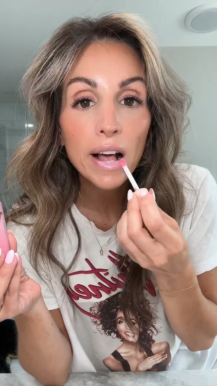 My absolute favorite lip glass from dibs is currently on sale!!! You need to grab this! 

dibs beauty, lip gloss, lip combo, sale, spring sale, discount, dibs 

#LTKWatchNow #LTKBeauty #LTKSpringSale