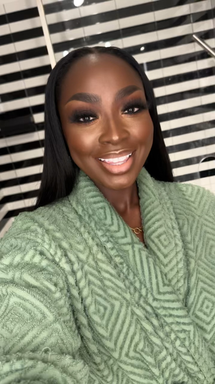 Don’t we love a good middle part bust down? Hooked on these quick weaves, ok!

#LTKBeauty #LTKNYFW