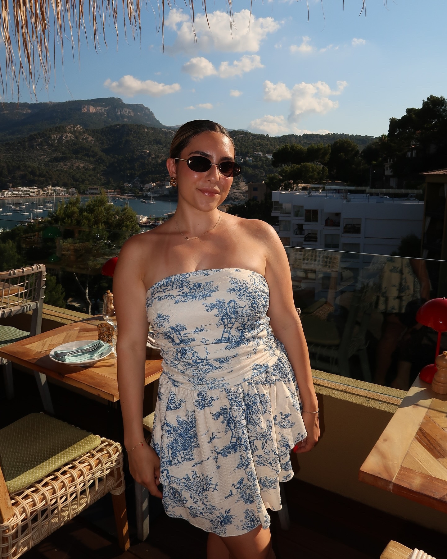 Dinner with a view 🌤️🩵 Stunning mini dress from Cider. The best part? It doesn’t wrinkle! So its perfect for traveling. 

#mallorca #ootn #amazonfashion #fashionblogger