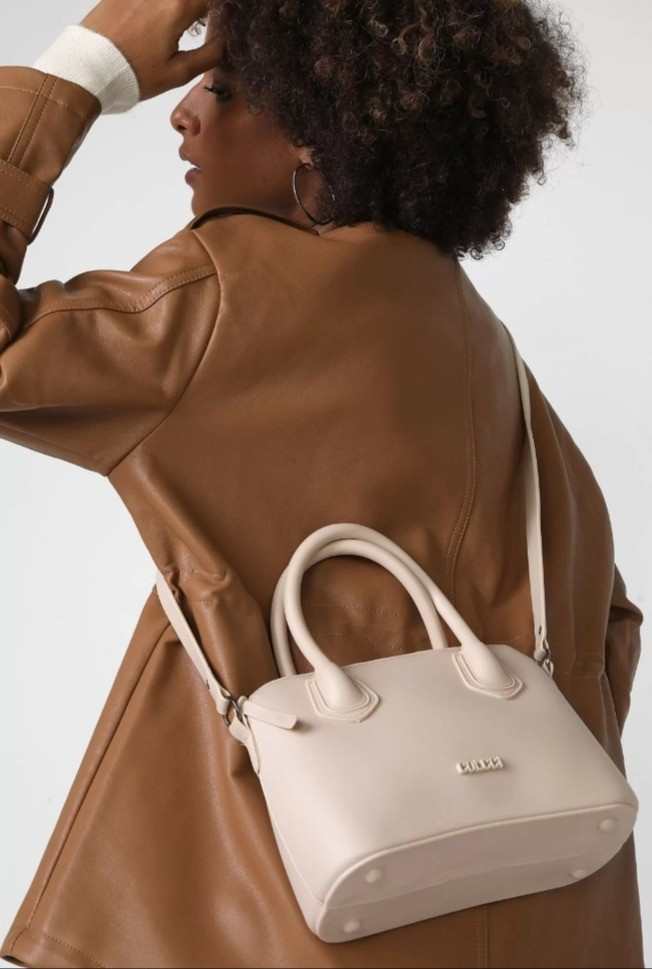 Essa bolsa é perfeito para o seu dia a dia. Bolsa Colcci Estruturada Bege.

#LTKbrasil #LTKstyletip