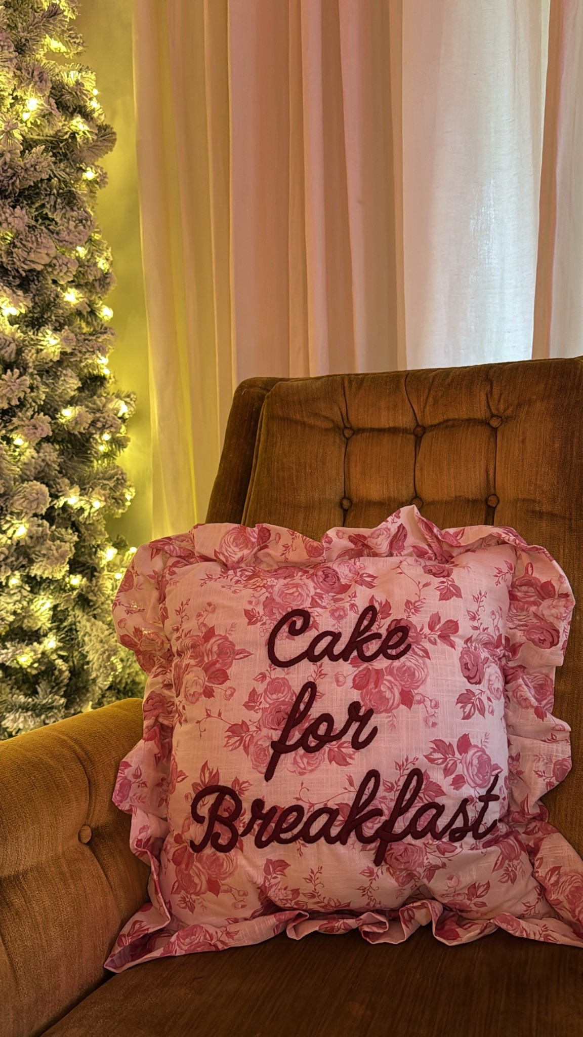 lover of an embroidered pillow 👌🏻