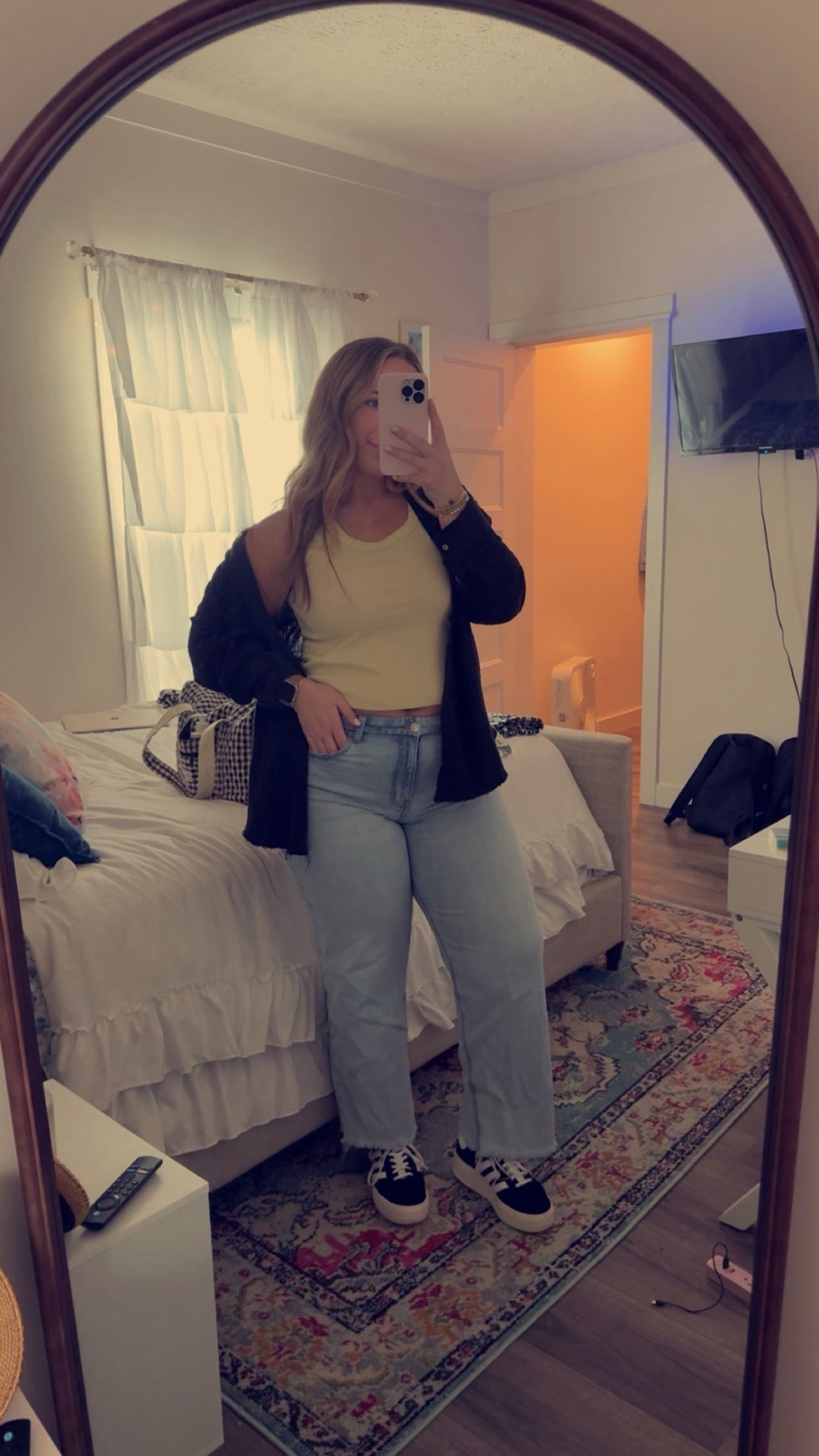 GUYS I HAVEN’T POSTED ON HERE IN SO LONG IM SRY, WE BACK😘

tank: L
cover up: M
jeans: 12
shoes: 8.5

#LTKMidsize #LTKStyleTip #LTKSeasonal