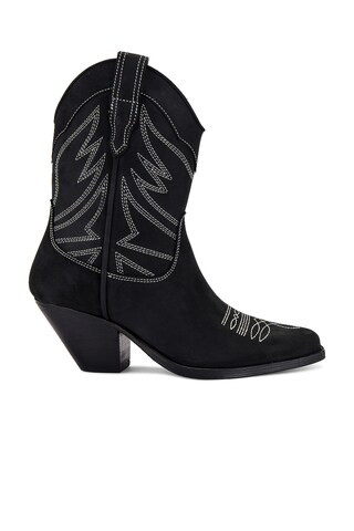 Jan Boot
                    
                    RAYE | Revolve Clothing (Global)
