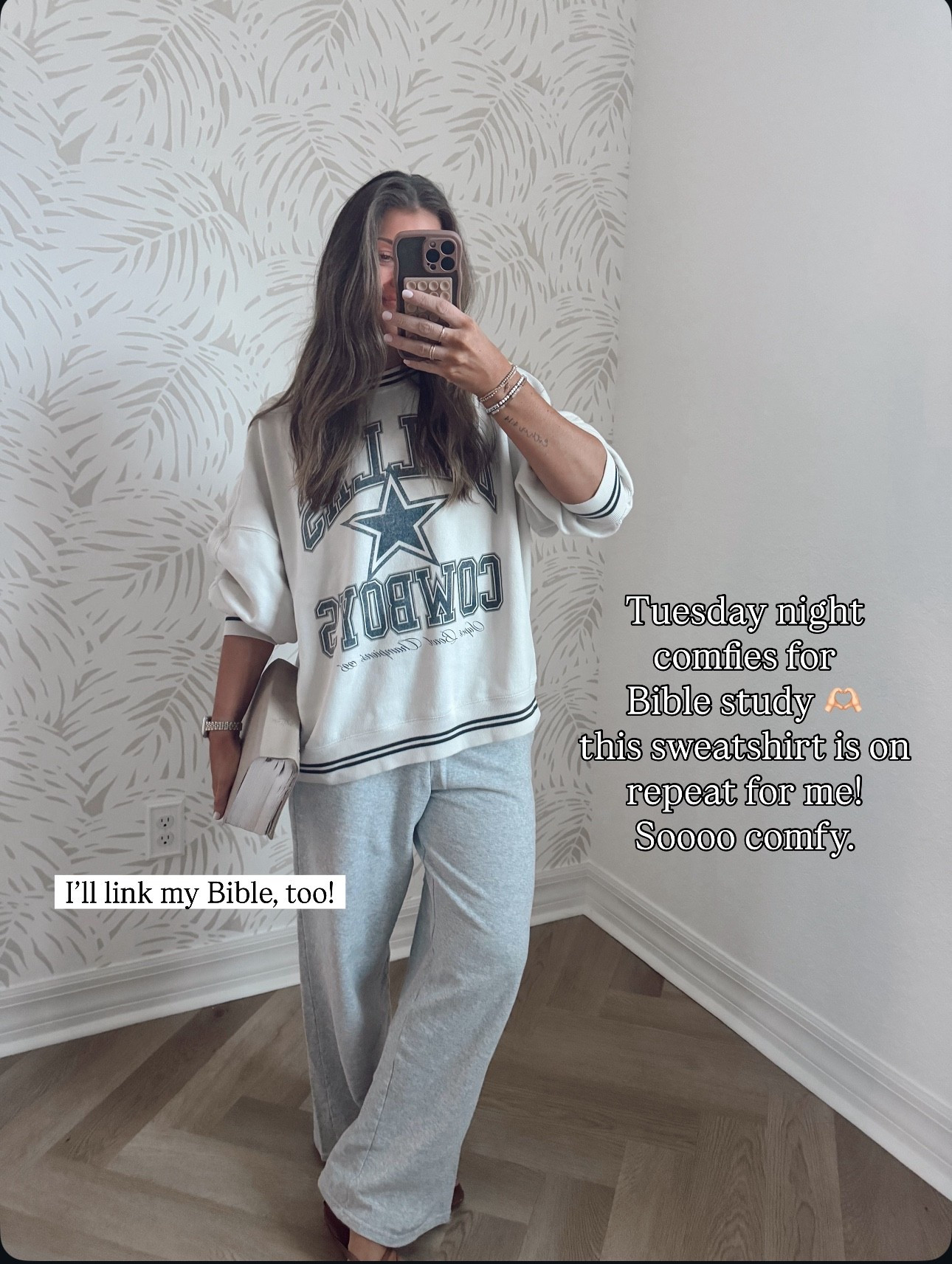 M sweatshirt for oversized fit // XS sweats 