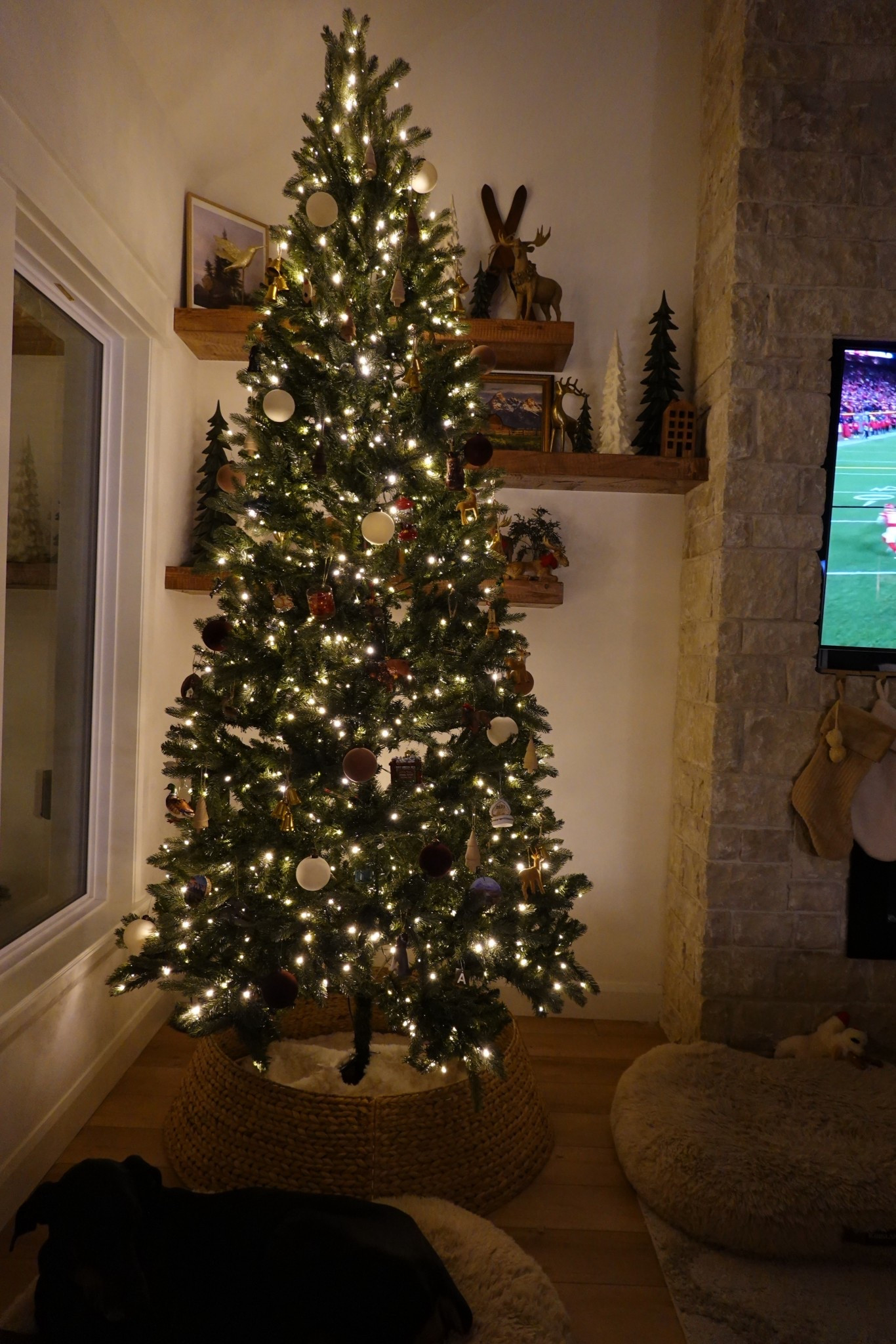 Holiday decorating! 

#LTKGiftGuide #LTKHoliday #LTKSeasonal