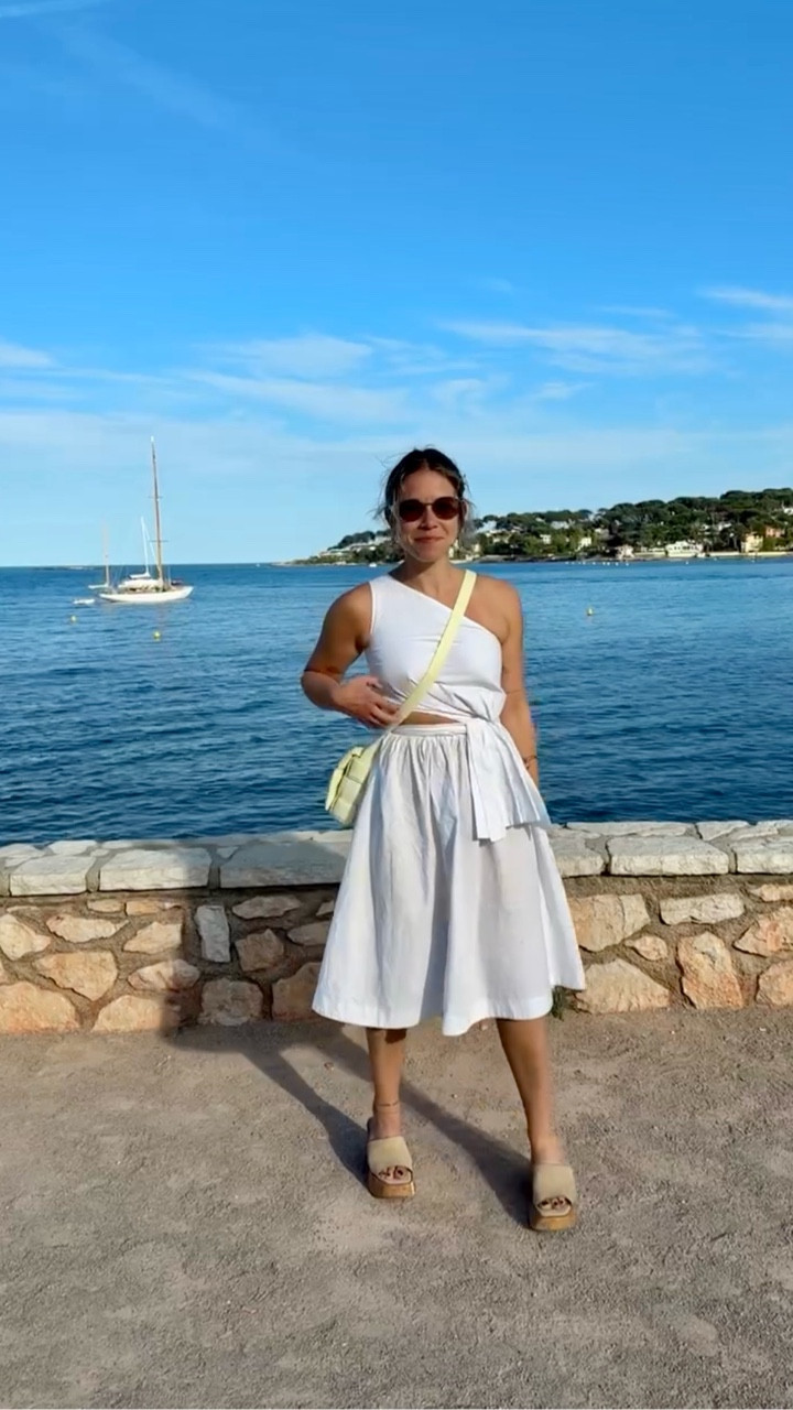 Dinner + a ‘Fit: Restaurant Baba in Antibes, France 🌅

Dress: Vintage H&M
Bag: Bottega Veneta via Vivrelle
Sunglasses: Otra Eyewear
Earrings: Unknown
Shoes: Zara
Anklet: Rellery

#LTKTravel #LTKItBag #LTKPetite