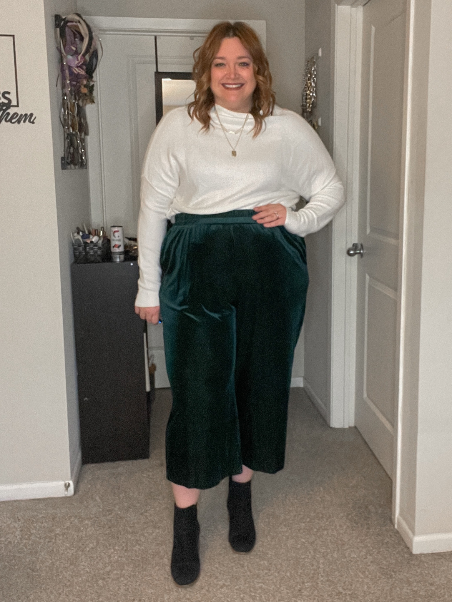 Christmas outfit

Wearing XL in the sweater
2X in pants (code TaraJane15 to save at BloomChic)
Tara10 at Miranda Frye

#LTKHoliday #LTKParties #LTKPlusSize