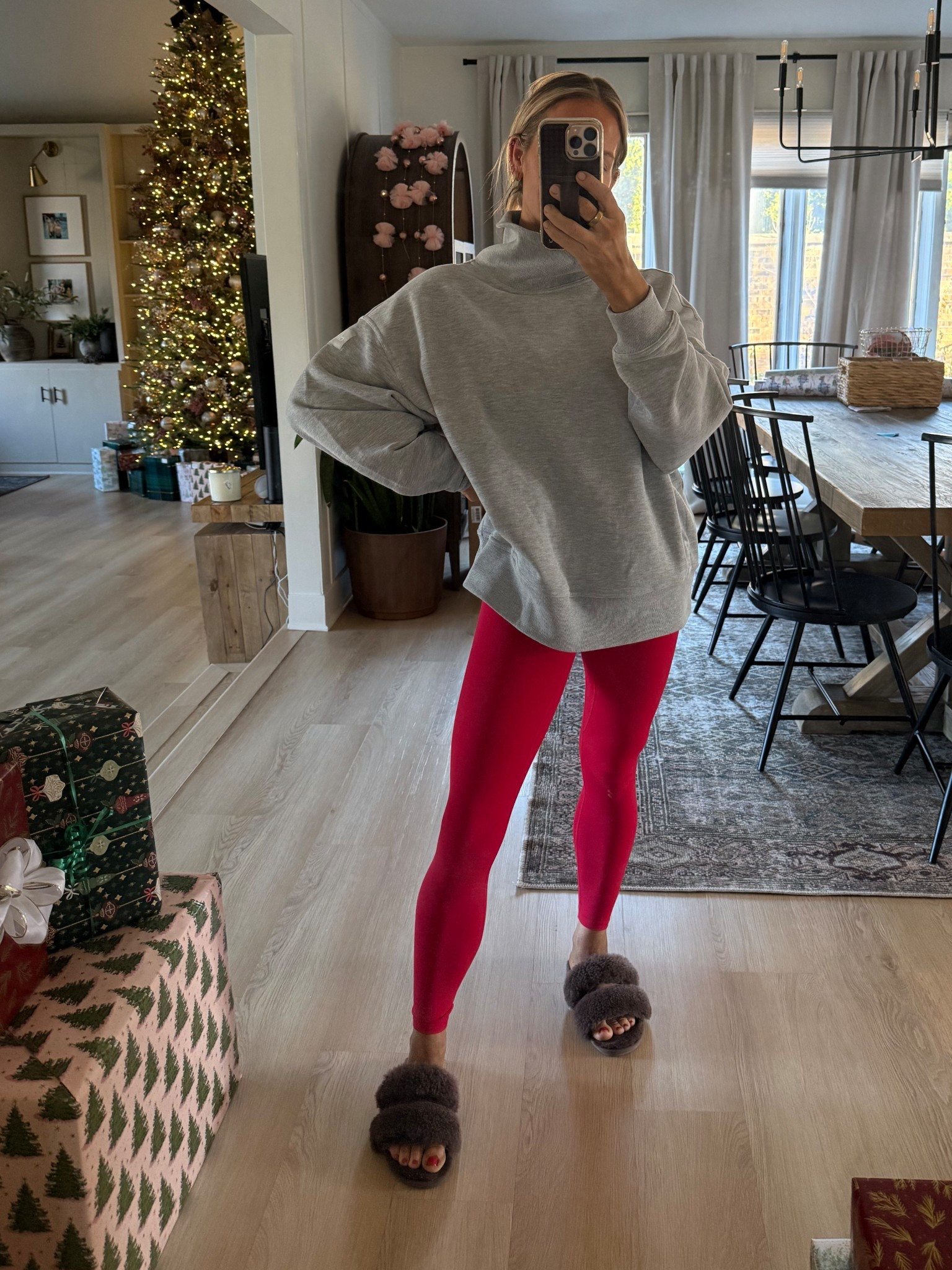 Today’s ootd ❤️

Sweatshirt: medium 
Leggings: XS 

Use code Buwick10 for my phone case 

#LTKootd