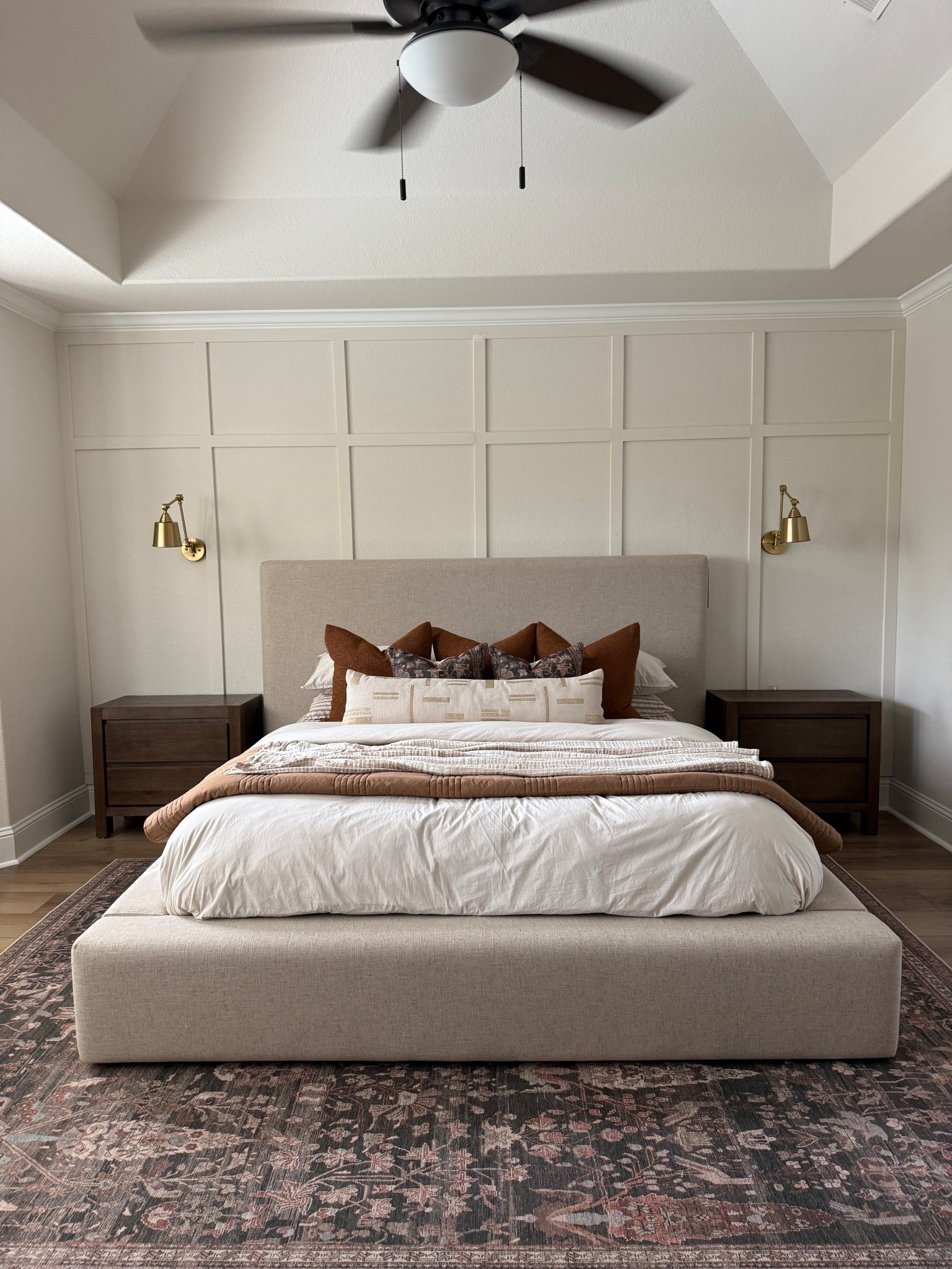 New primary bedding 😍 furniture is from Living Spaces