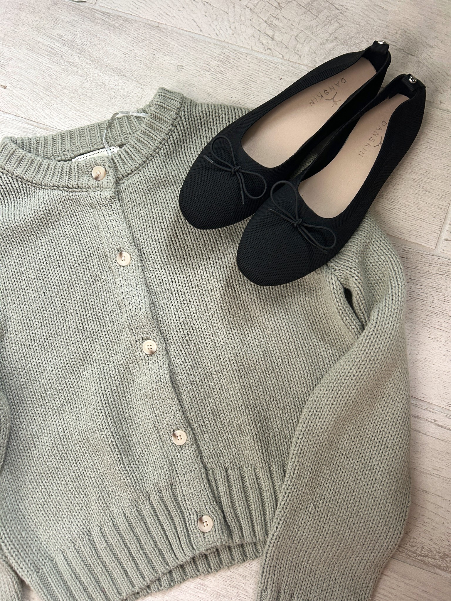Will be wearing this combo on repeat. I found these bow flats at Tjmaxx but linking similars I love!!

Last minute Christmas outfit, last minute new years outfit, bows, ballet flats, cardigan sweater

#LTKFindsUnder50 #LTKootd #LTKHoliday
